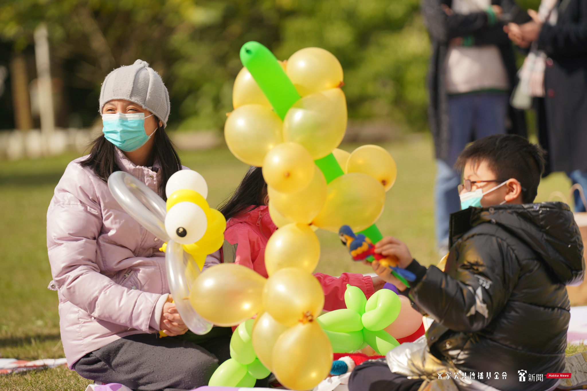 趁著週末好天氣，不少親子共同前來北市客家文化主題公園遊憩。