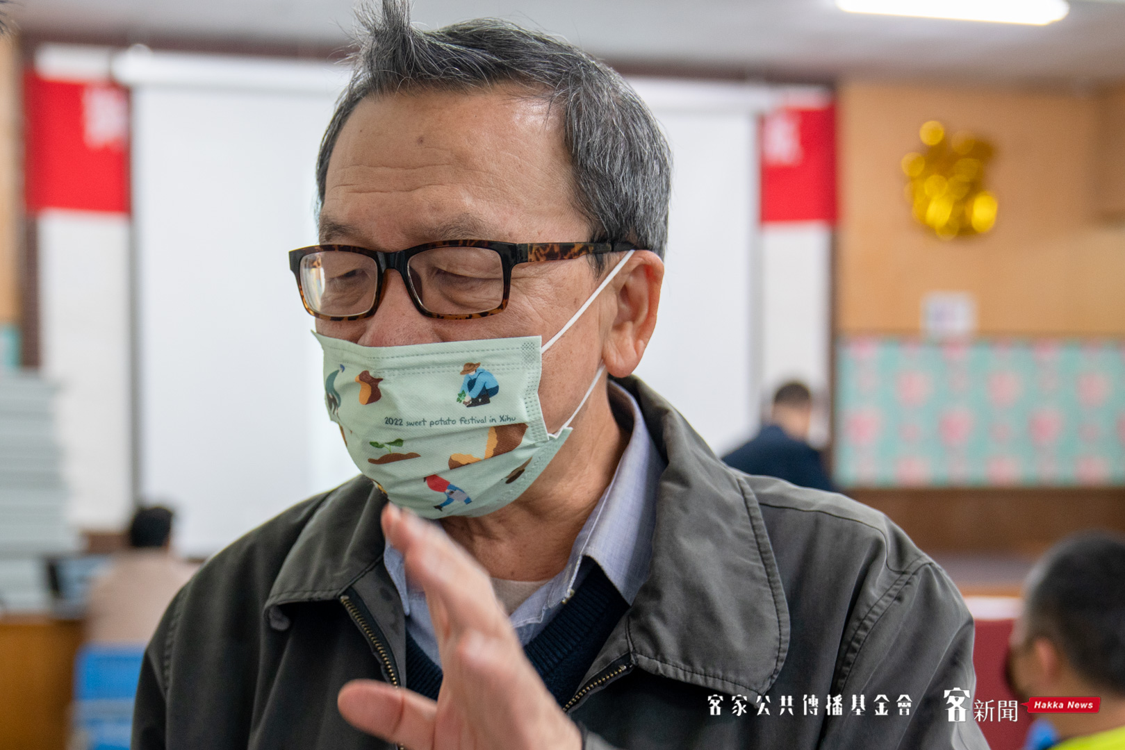 資深媒體人何來美非常關注《獅潭消息》的出版。范修語攝