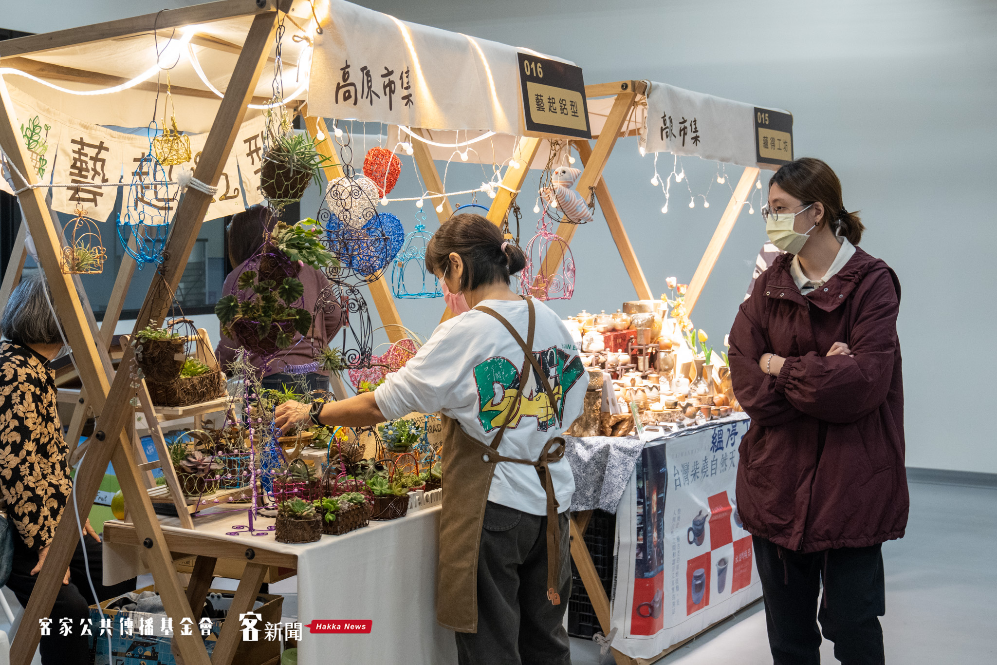 館內有設置商店街，客庄商品十分多元，每一間攤商都十分有特色。宋佩遙攝