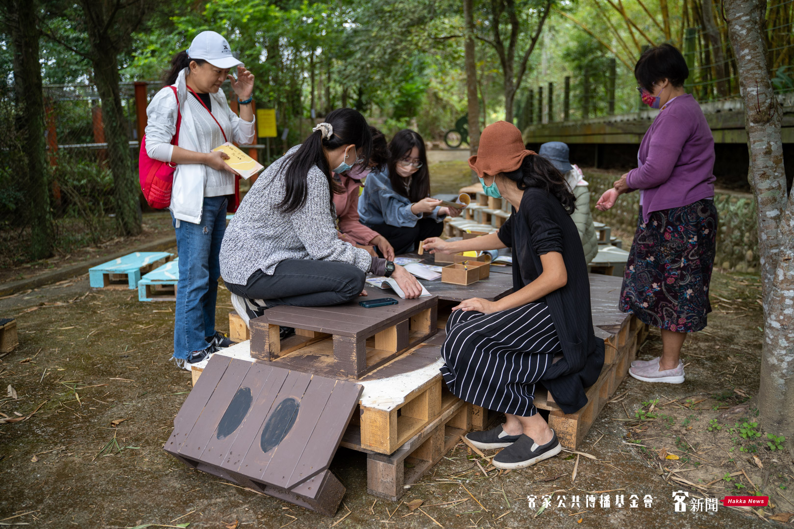 透過繪畫的棧板來了解里山的動物們,民眾們可以發揮想像力是積木將動物的其他部位拼湊出來。范修語攝