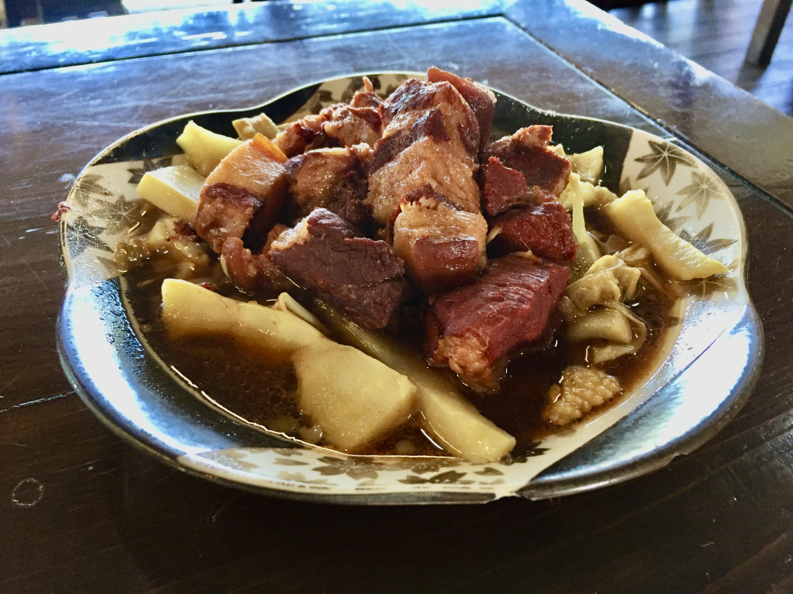 最典型的炆爌肉就是跟炆筍乾一起端上桌。蕭秀琴攝