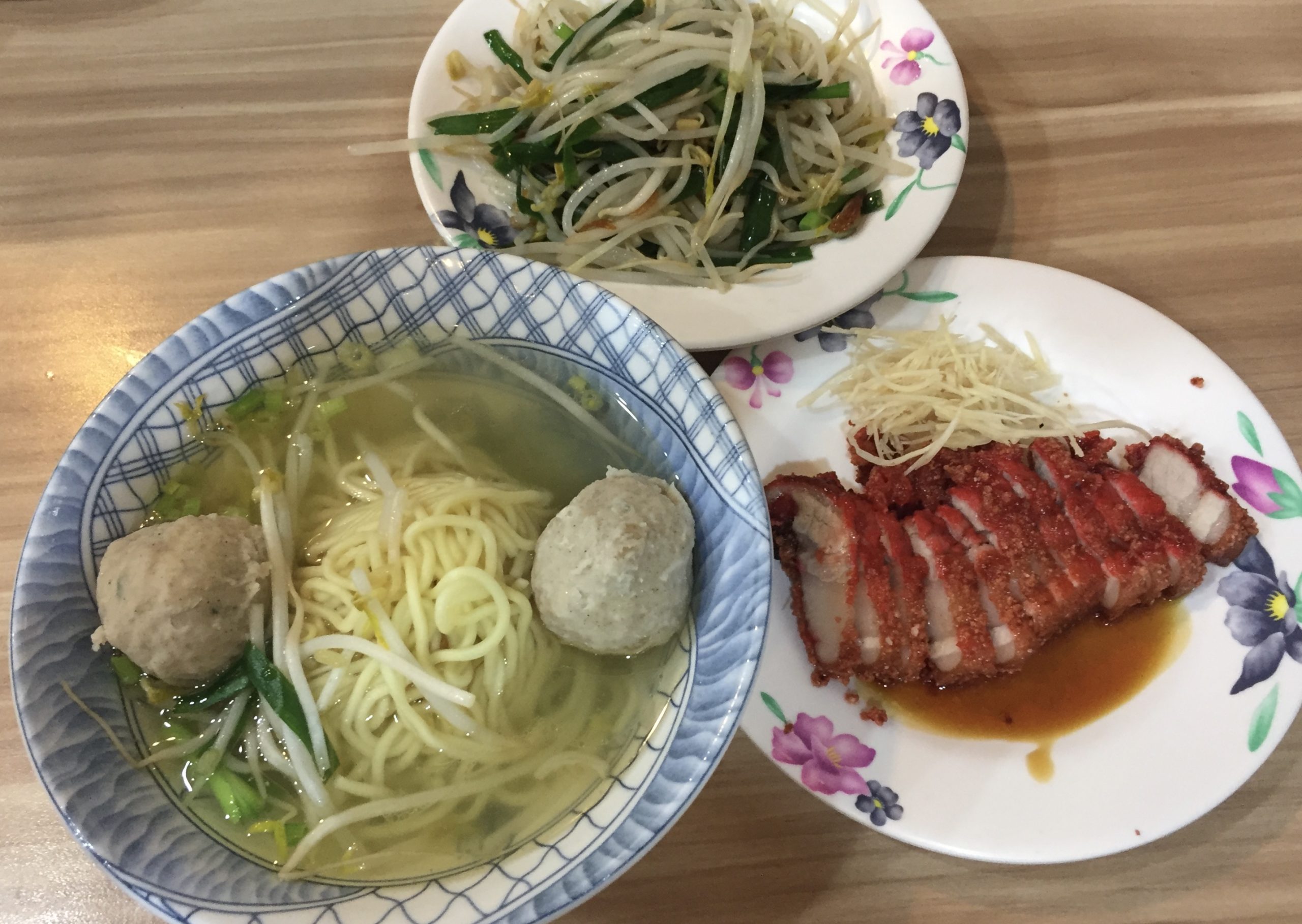 紅糟肉是台灣小吃名物。蕭秀琴攝
