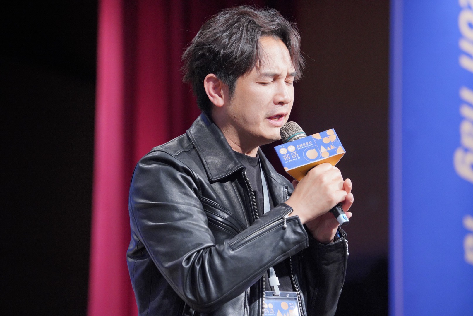 金曲客家歌王羅文裕在客傳會董事長陳邦畛點歌下，更在現場立刻清唱一首紀念哥哥去世的客語歌曲《哥哥留下來的吉他》。宋佩遙攝