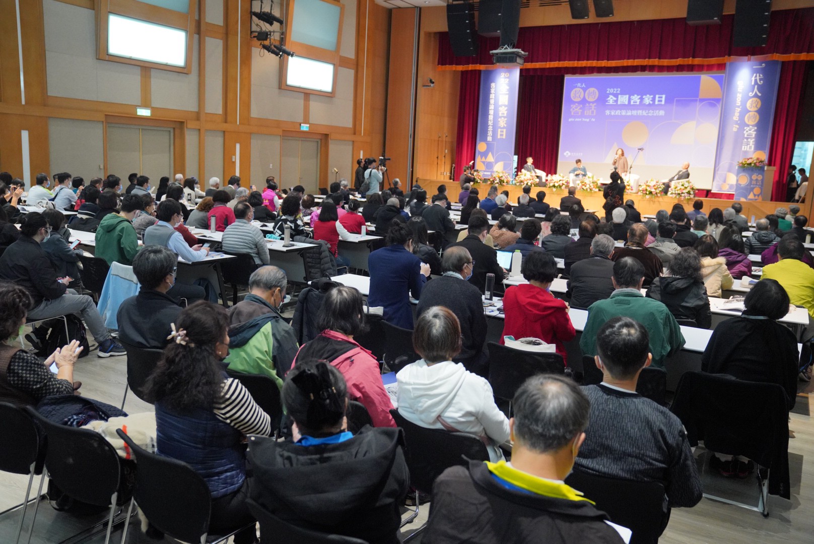 今天有許多鄉親報名參與全國客家日論壇。宋佩遙攝