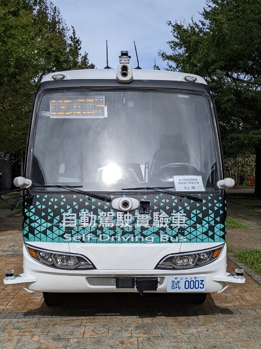 「自動駕駛實驗車」車牌為「試 0101」、「試0102」、「試0003」的中型巴士， 即目前正進行不載客測試的自駕新車。科技之星交通公司提供