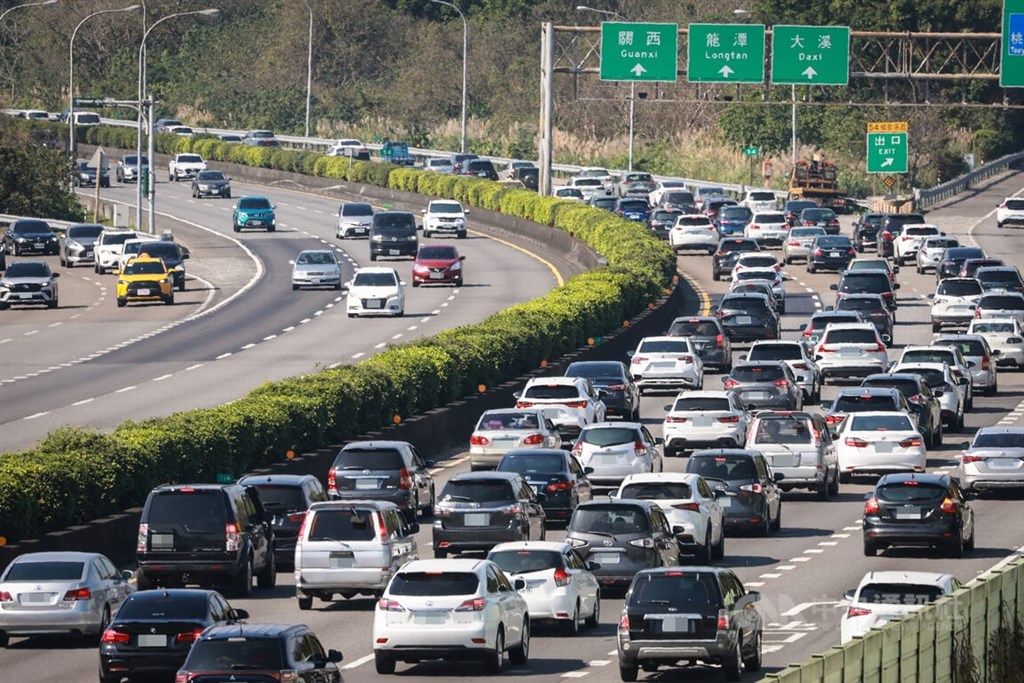 高公局預估今日出現北返車潮。(中央社)