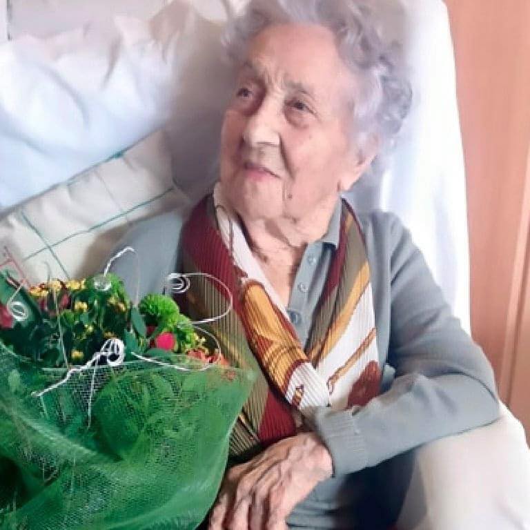 新任世界最長壽長者的115歲美籍西班牙裔婦人布蘭亞斯。翻攝自Maria Branyas《臉書》