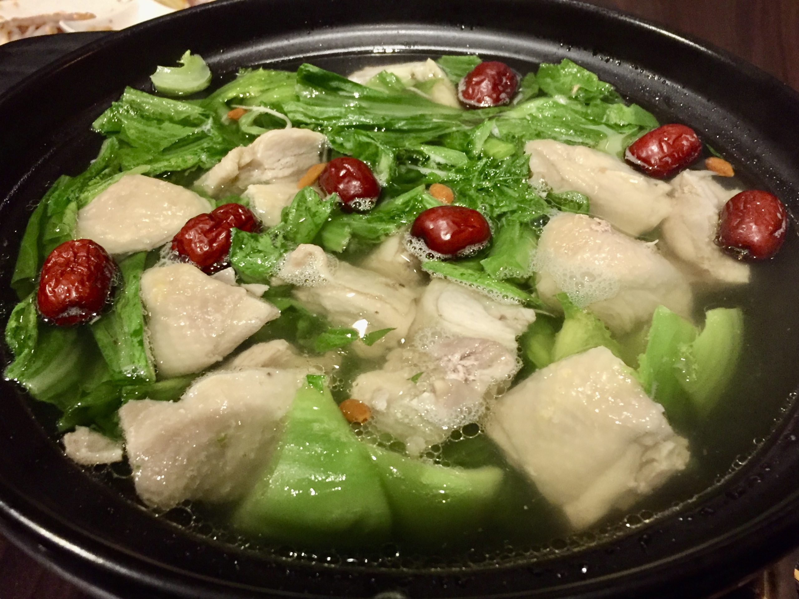 大菜雞湯是現在時興的吃法。蕭秀琴攝