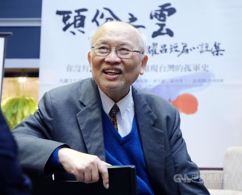 醫師作家陳耀昌昨天發表歷史小說「頭份之雲」，特別在貝克里麵包店舉辦新書發表座談。