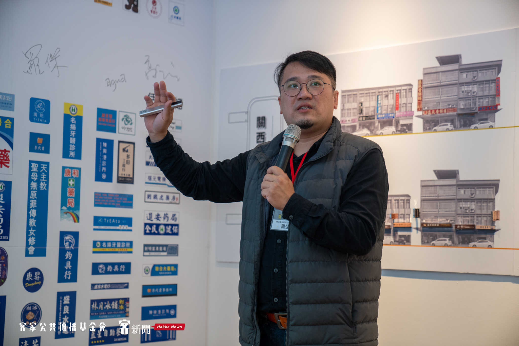 羅傑分享推動小招牌運動的心路歷程,認為難度甚至超過建築工程。宋佩遙攝