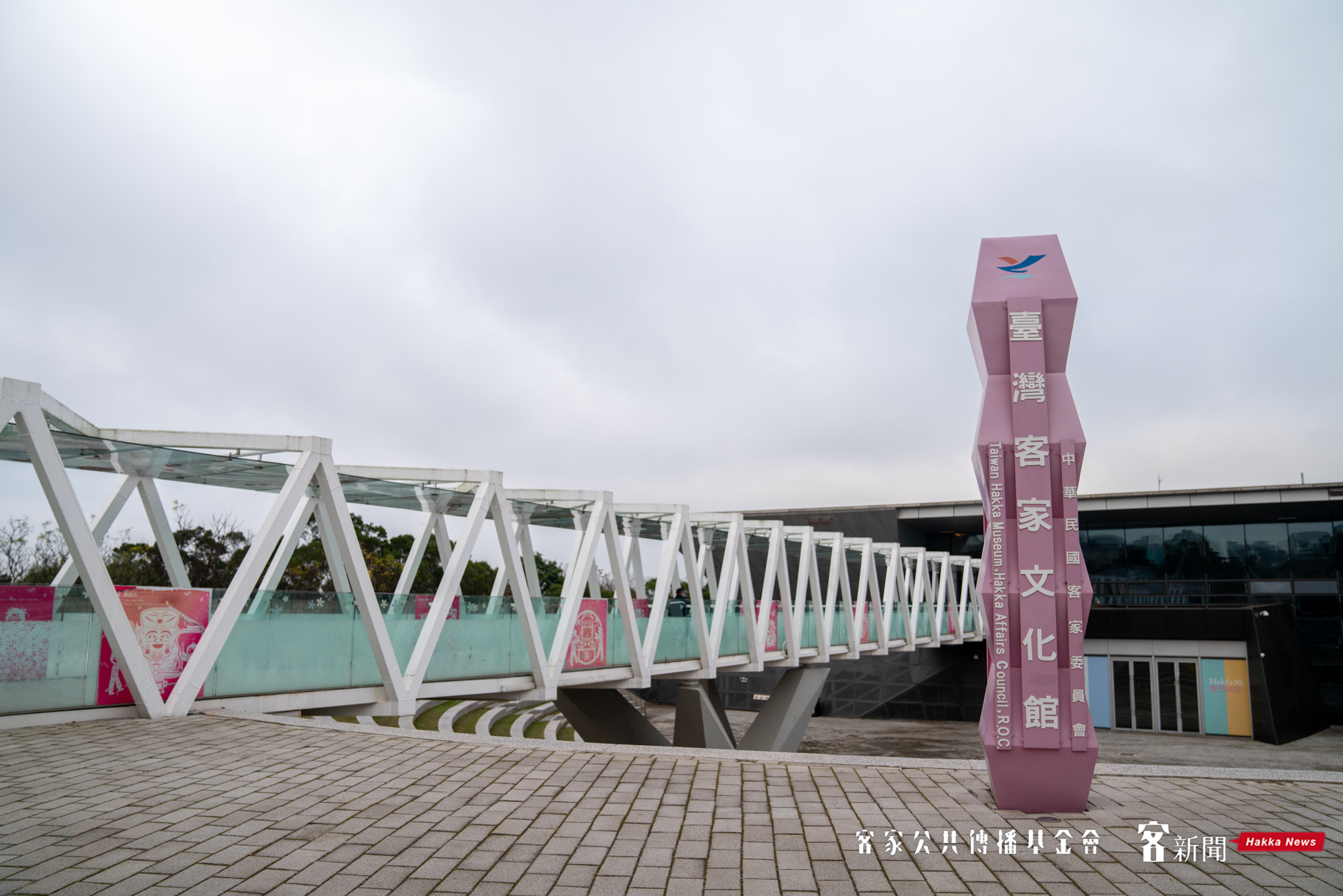 臺灣客家文化館除了館內展出十分精采，館邊周圍的生態環境也吸引許多遊客到訪。范修語攝