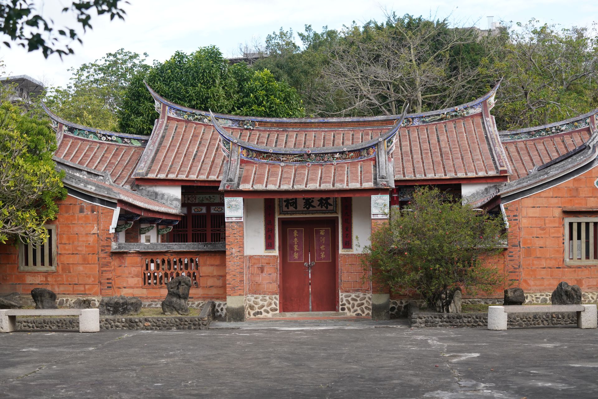 竹北六家古蹟群完整保留許多百年建築。李台源攝