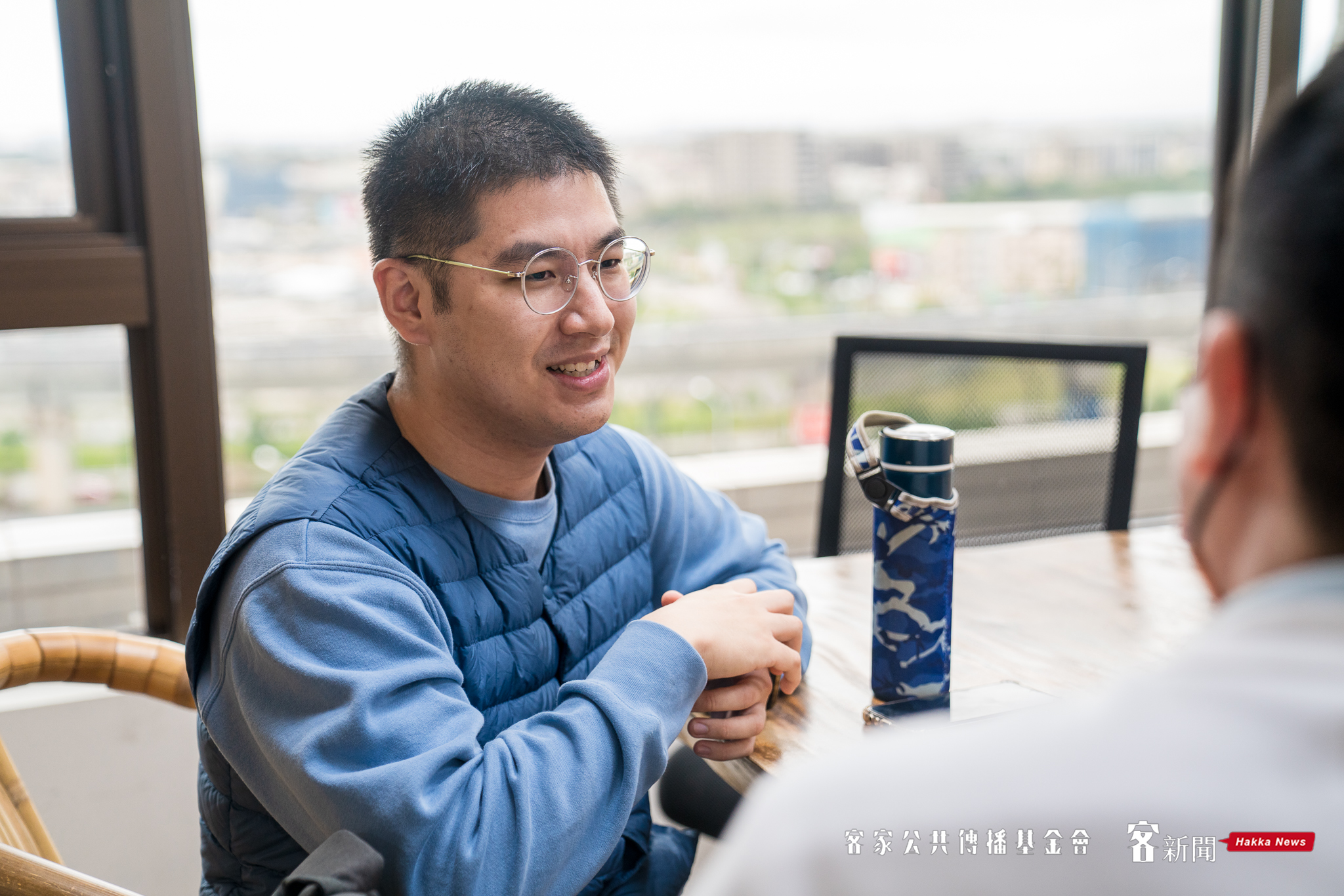湯永裕笑說,父母會故意聽不懂華語,常說「亻厓聽毋識!」逼他用客語回答。范修語攝