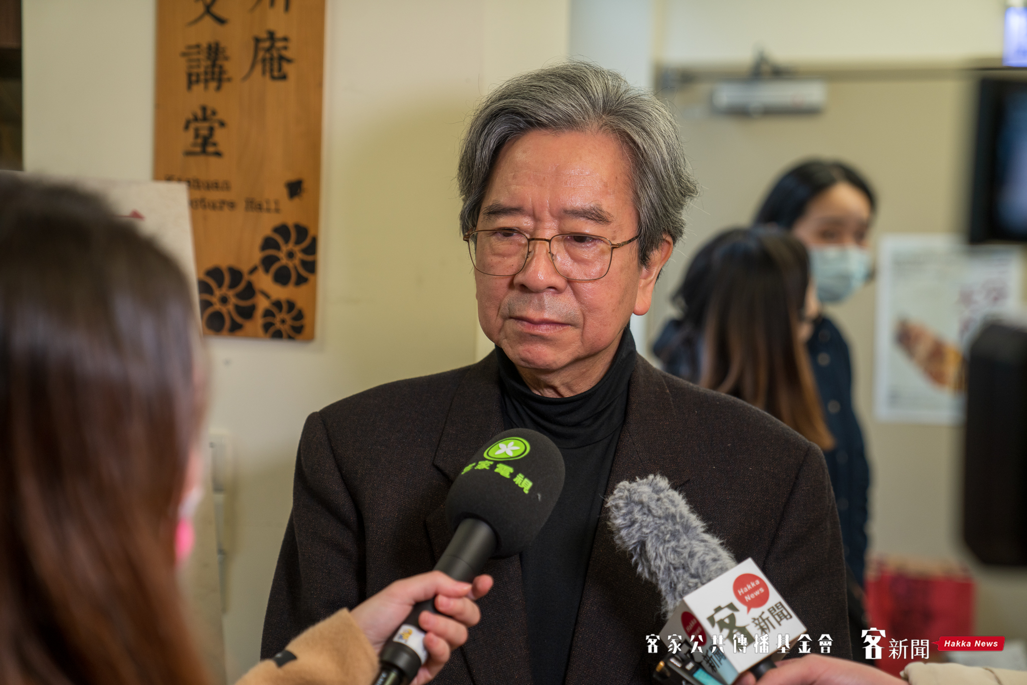 《三分天下:台灣客家族群政治的新視野》作者蕭新煌接受媒體訪問。范修語攝