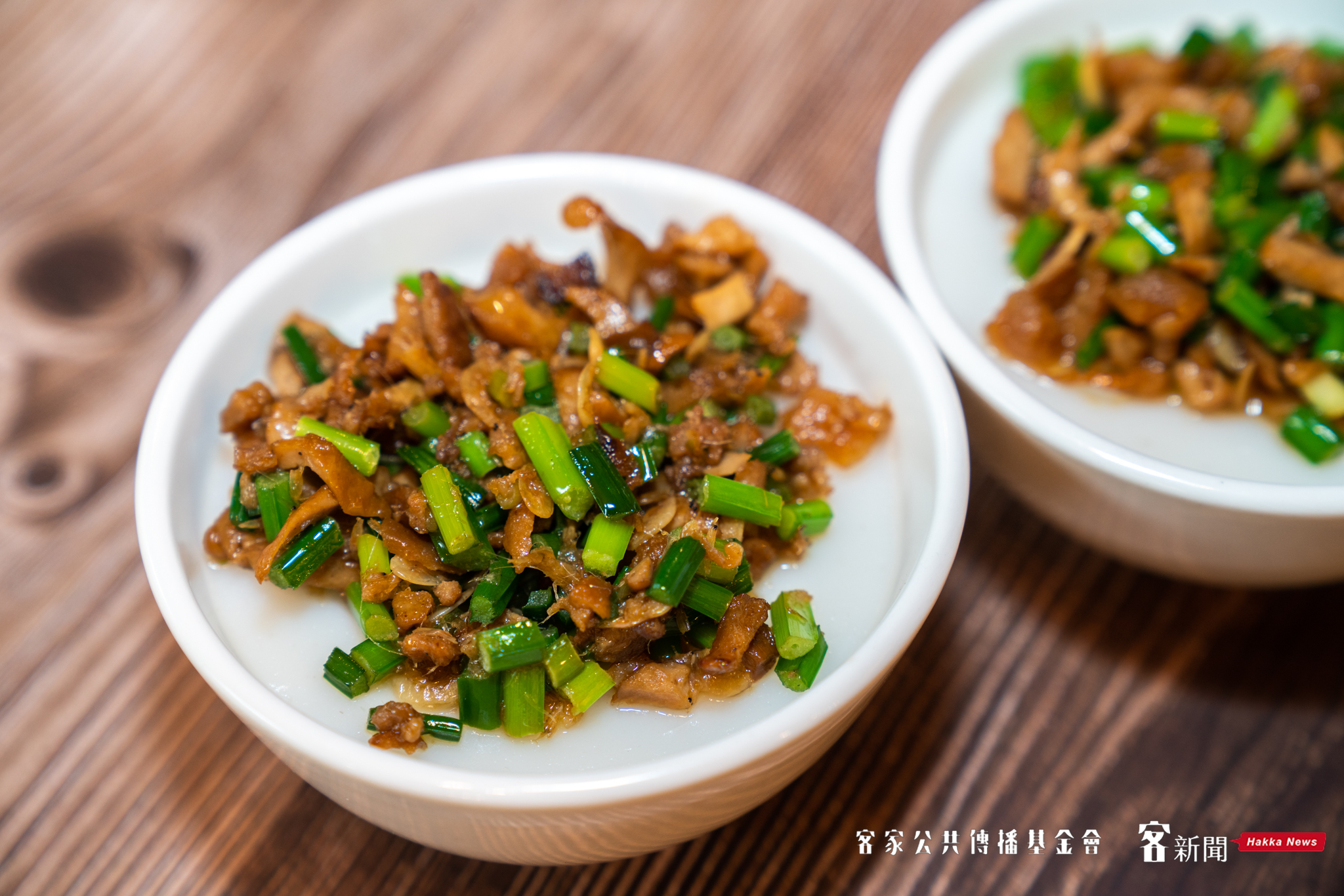 福欣園老闆邱雲煥強調，店內的客家水粄是客人必點的招牌，水粄上的佐料，不是韭菜也不是韭黃，而是較貴但口感較好的韭菜花！范修語攝