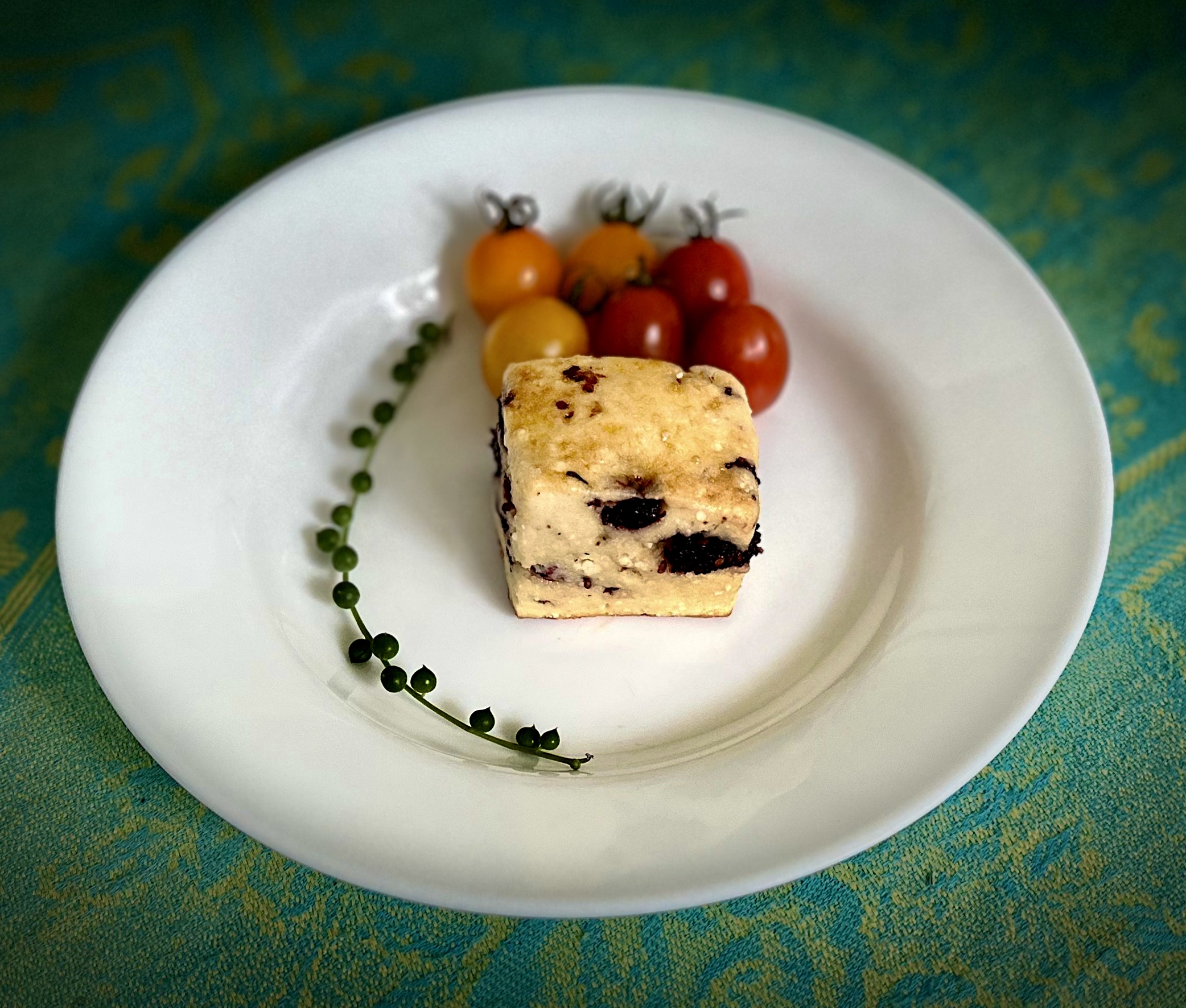 掛紙要帶會發的食物，現代人除了發粄，可以用戚風蛋糕或scone取代。作者提供
