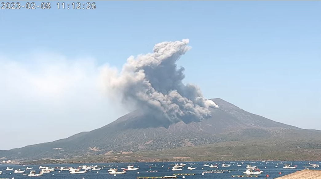 日本九州火山活動趨頻繁　多地火山口2日內連續噴發多次