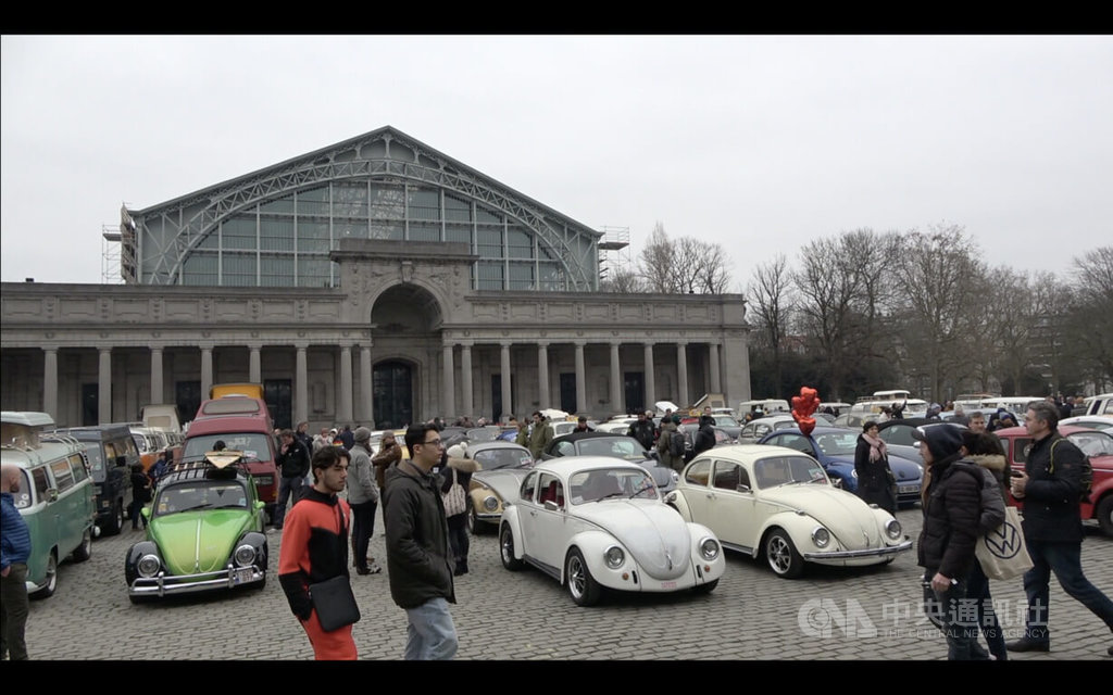 老少金龜車繽紛喧嚷布魯塞爾　情人節與最愛遊車河