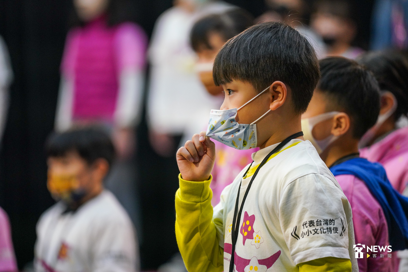 孩童透過彭孟賢的專業教導,將專業的合唱與發聲技巧透過客家歌曲表現出來。何柏均攝