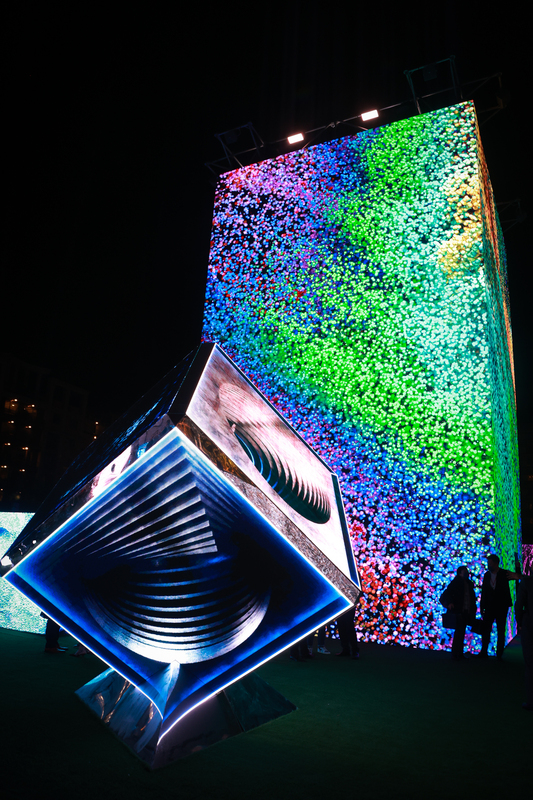 本次燈會作品超過300件，不少作品日夜皆美，外縣市民眾不妨來趟2天1夜的台北小旅行。