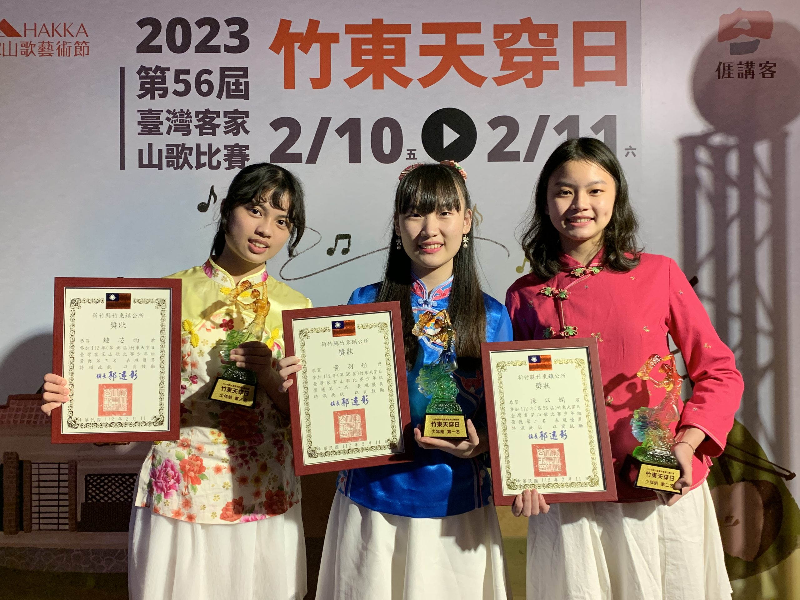 去年的冠軍黃羽彤(中)今年選擇不參賽成為專業樂師,而去年第二名的陳以嫻(右一)及第三名的鍾芯雨(左),在歷經一年的訓練後,全都順利晉級。羅盛滿攝