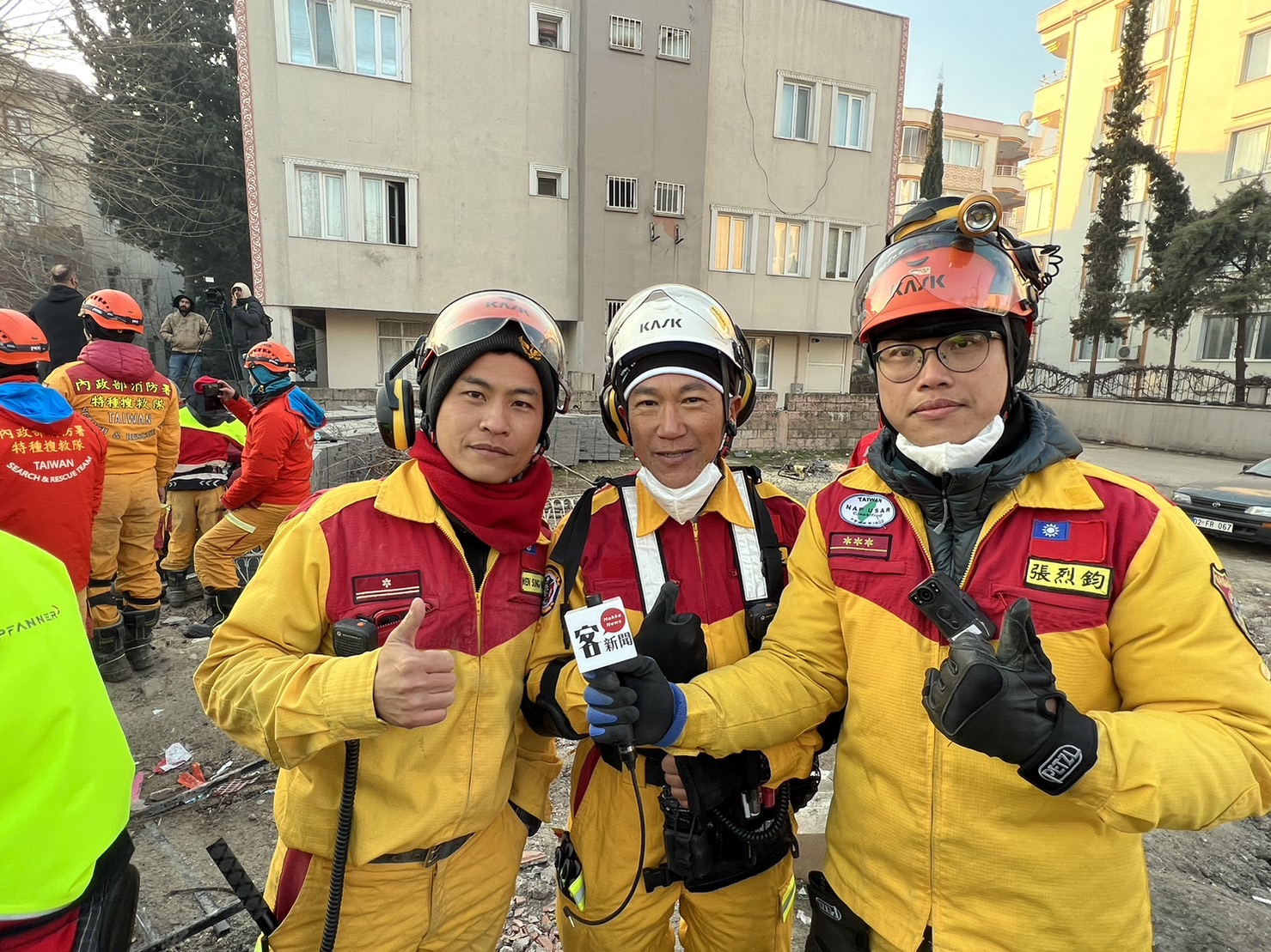 這次台灣搜救隊員客家力大爆發，多位客籍熱血搜救員，不分日夜搶救，希望能救出更多生還者。《客　新聞》李台源攝
