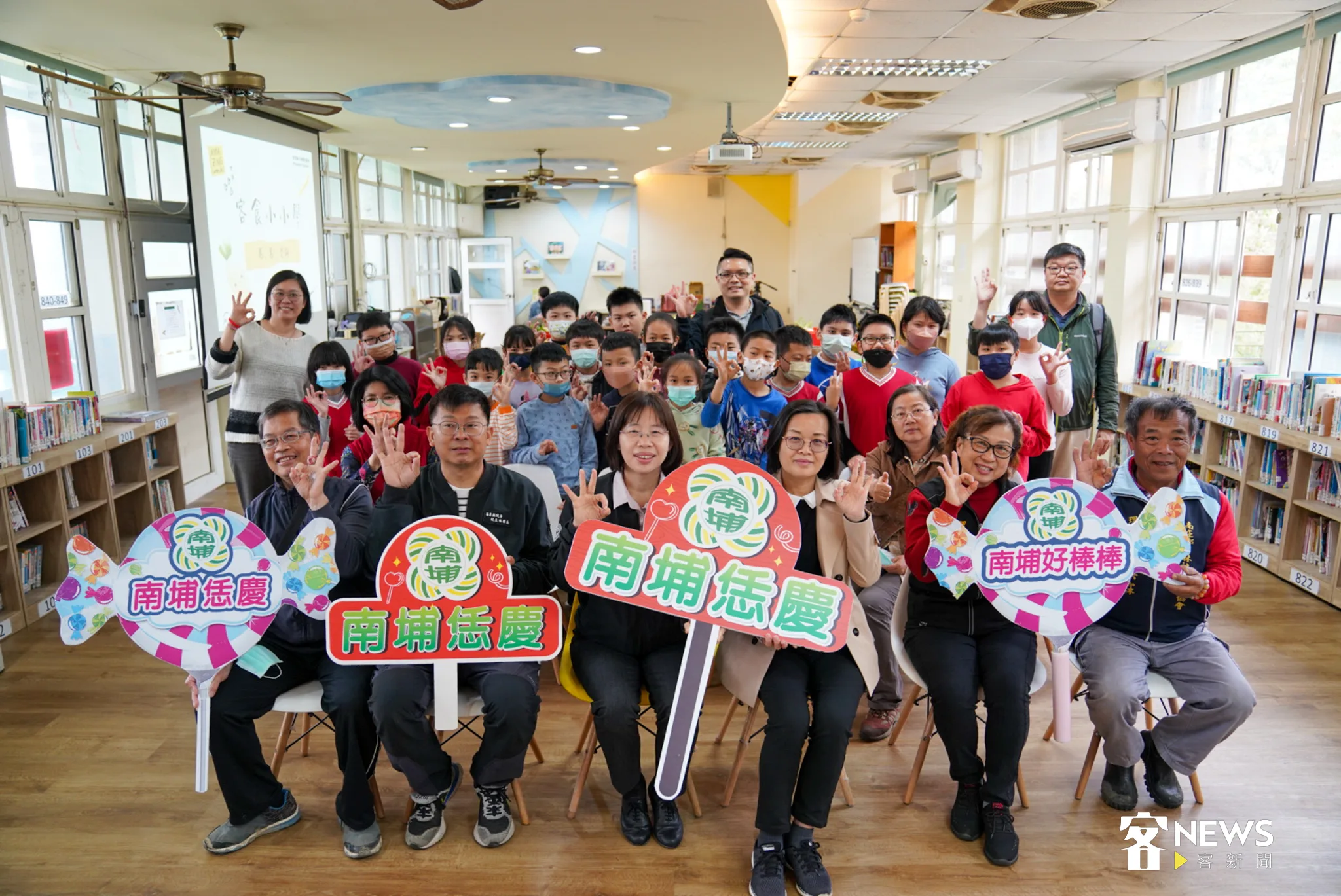 「第二屆浪漫台三線藝術季」即將登場，客家委員會今天特別在南埔國小辦理「客食小小學-小蘿蔔好風味」課程。