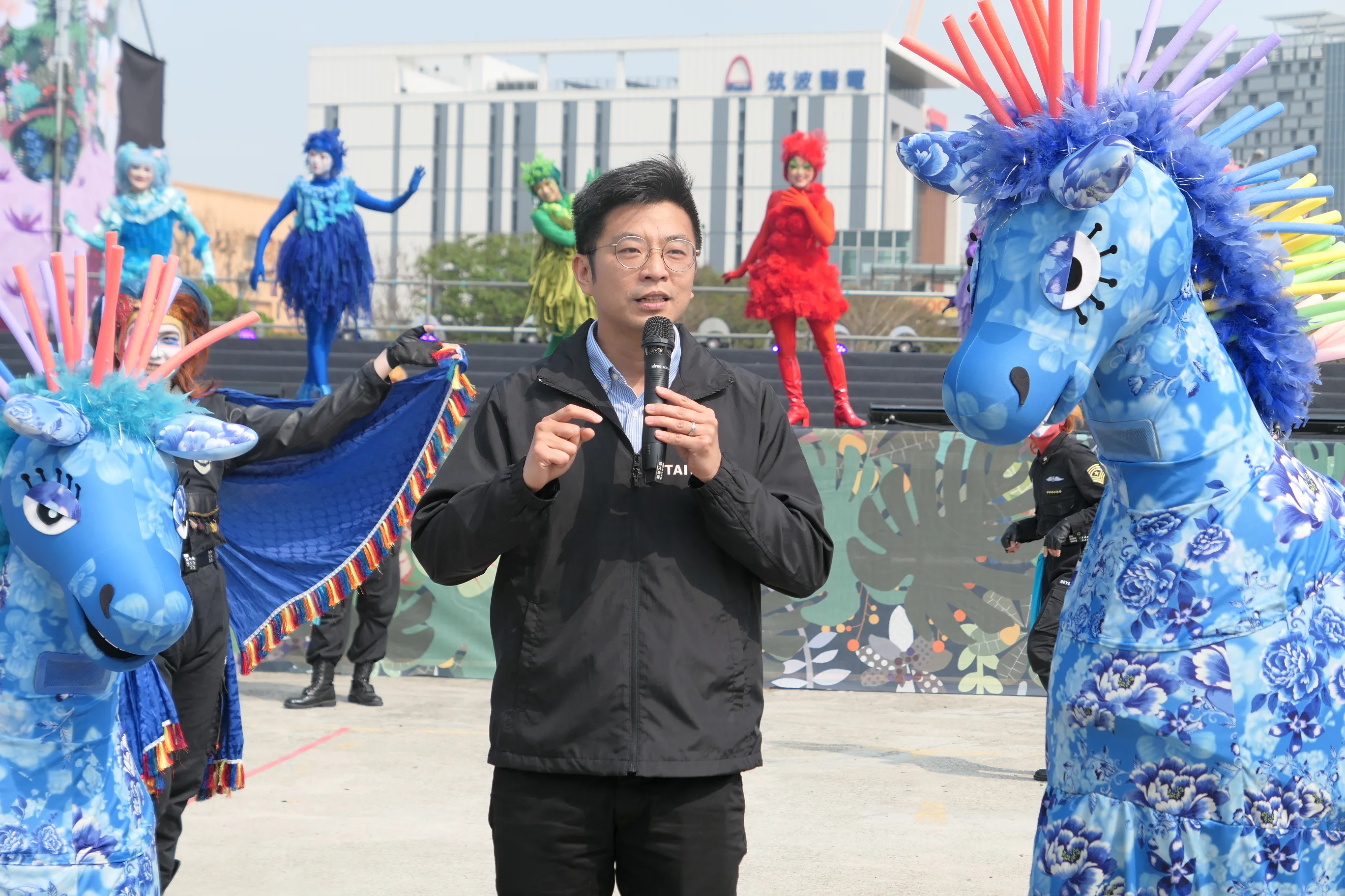 周江杰表示，希望大家把握機會親臨現場，感受《雨馬》帶來的「勇敢、堅持、溫柔」。客委會提供
