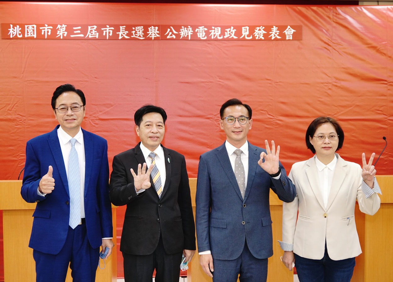 桃園市早年「北閩南客」輪政,2022年市長選舉有國民黨張善政(左起)、無黨籍鄭寶清(客家籍)、民進黨鄭運鵬及民眾黨賴香伶(客家籍)參選,結果由張善政當選。曾增勳提供