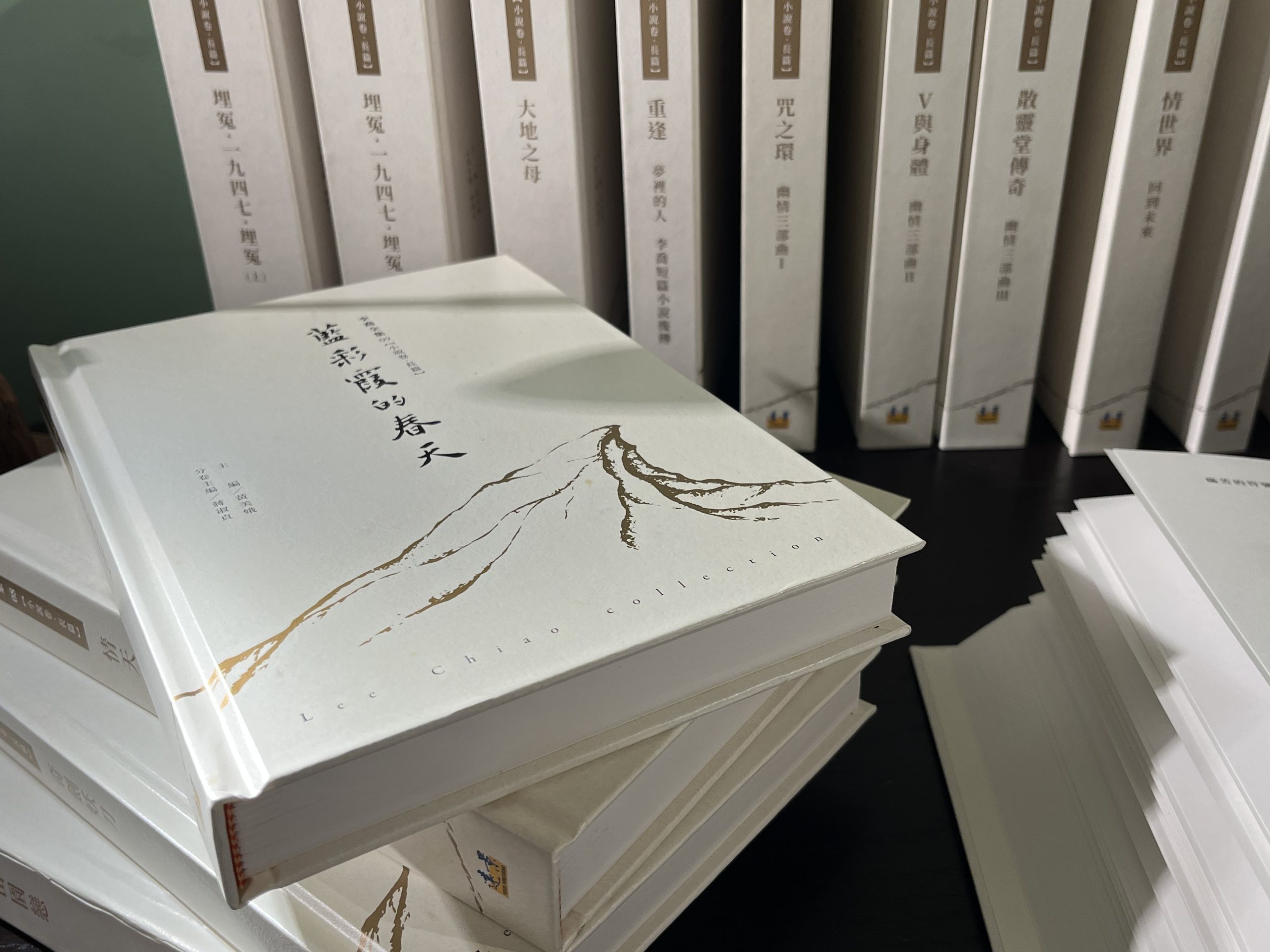 客委會推動出版的出版《李喬全集》小說卷30冊,今天正式曝光。蘇佑昇攝