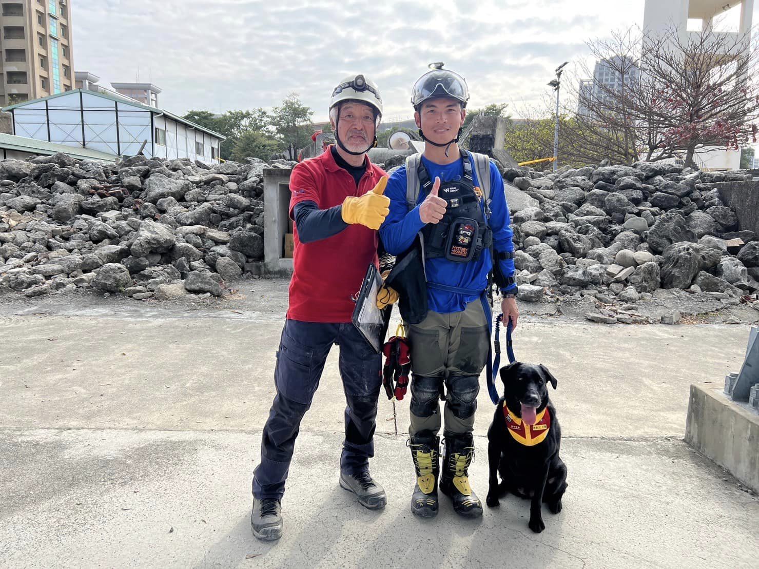 Emma通過重重考驗，得著了國際救難犬組織瓦礫救難犬「高級」个認證。作者提供