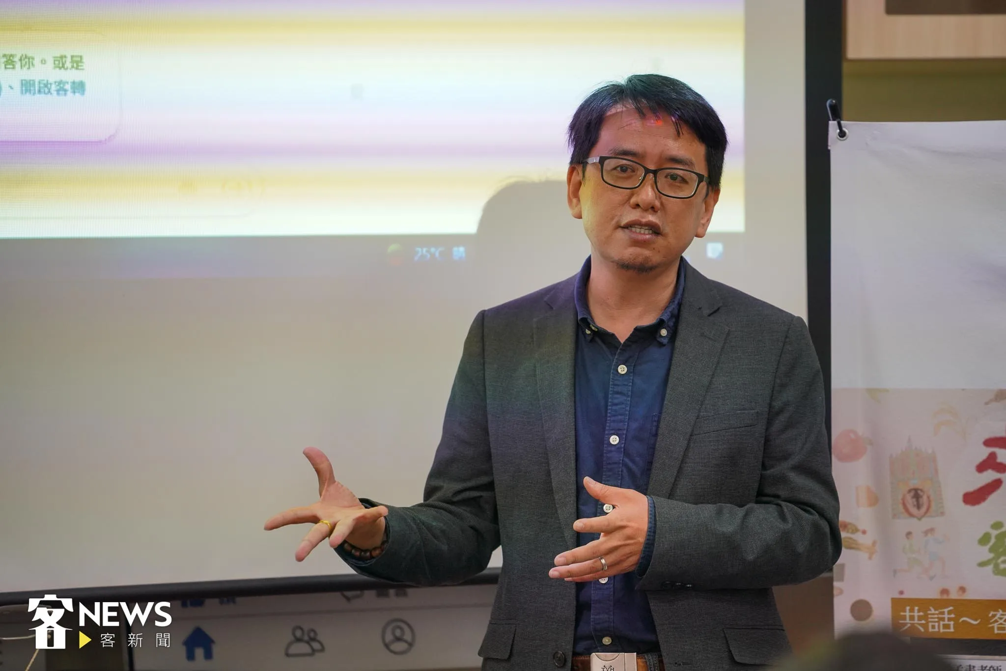 張陳基鼓勵學生可以多認識聊天機器人的運作機制,讓機器人成為自己學習的助力。何柏均攝
