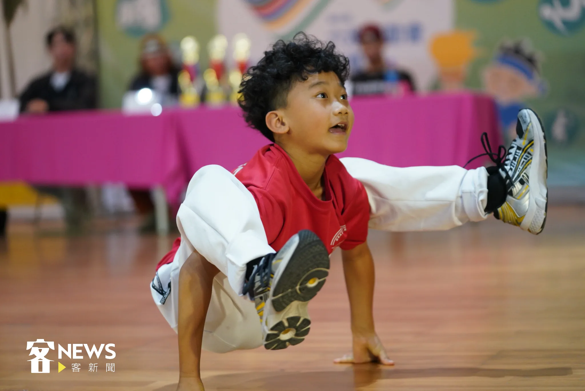 六堆運動會霹靂舞賽事，選手年齡從8歲至15歲，各個舞蹈技巧十分精湛。范修語攝。