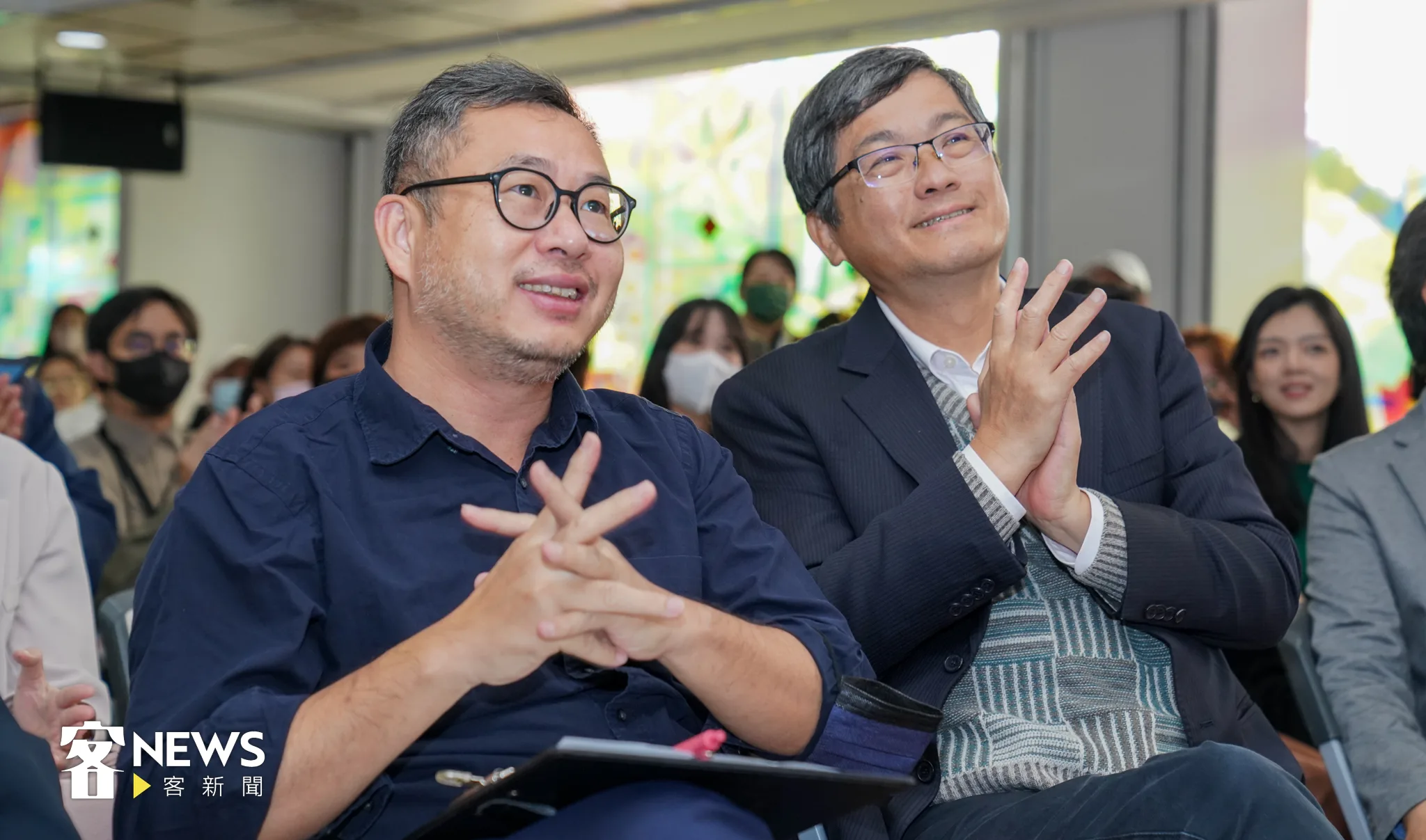 第2屆浪漫台三線藝術季總顧問吳漢中（左）與客委會主委楊長鎮（右）。宋佩遙攝