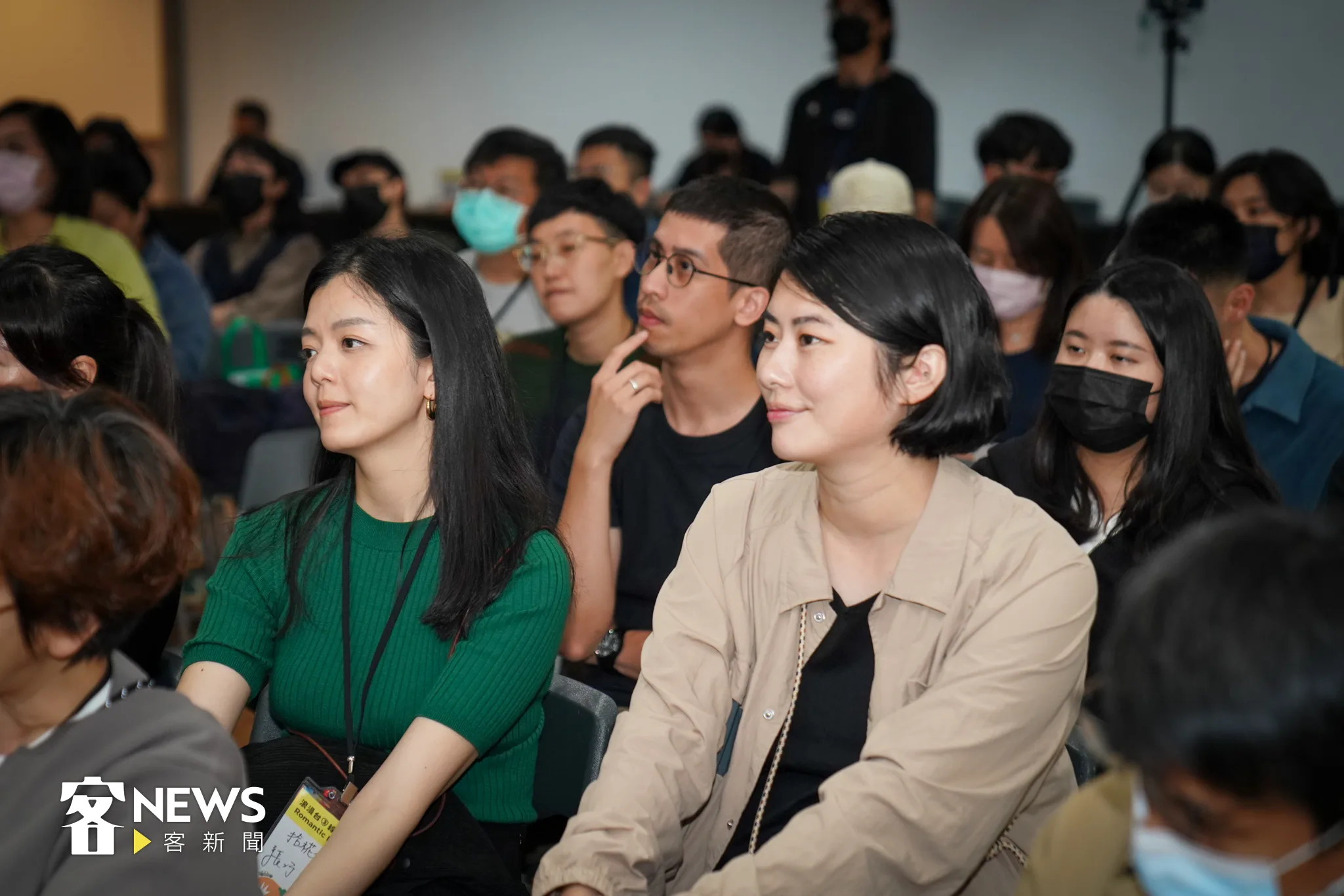 參與第2屆浪漫台三線藝術季的策展人在台下專心聆聽講者分享。宋佩遙攝