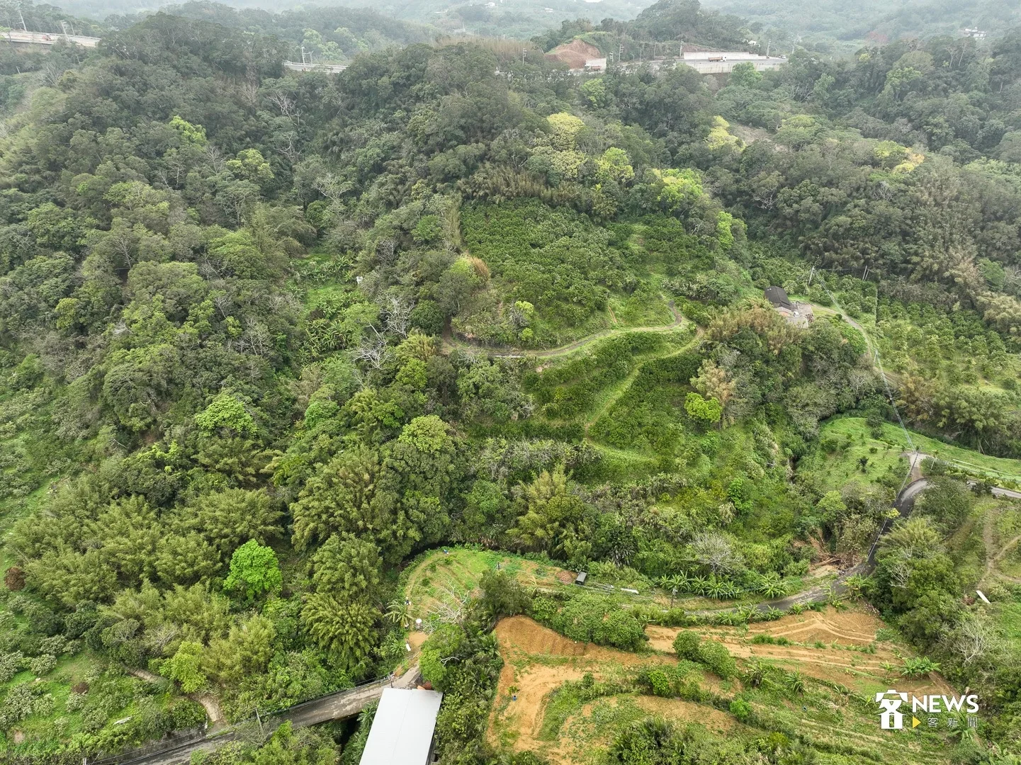 《客新聞》重返「ㄅㄆㄇ猴園」猴園舊址，透過空拍早已變成荒煙蔓草一片。