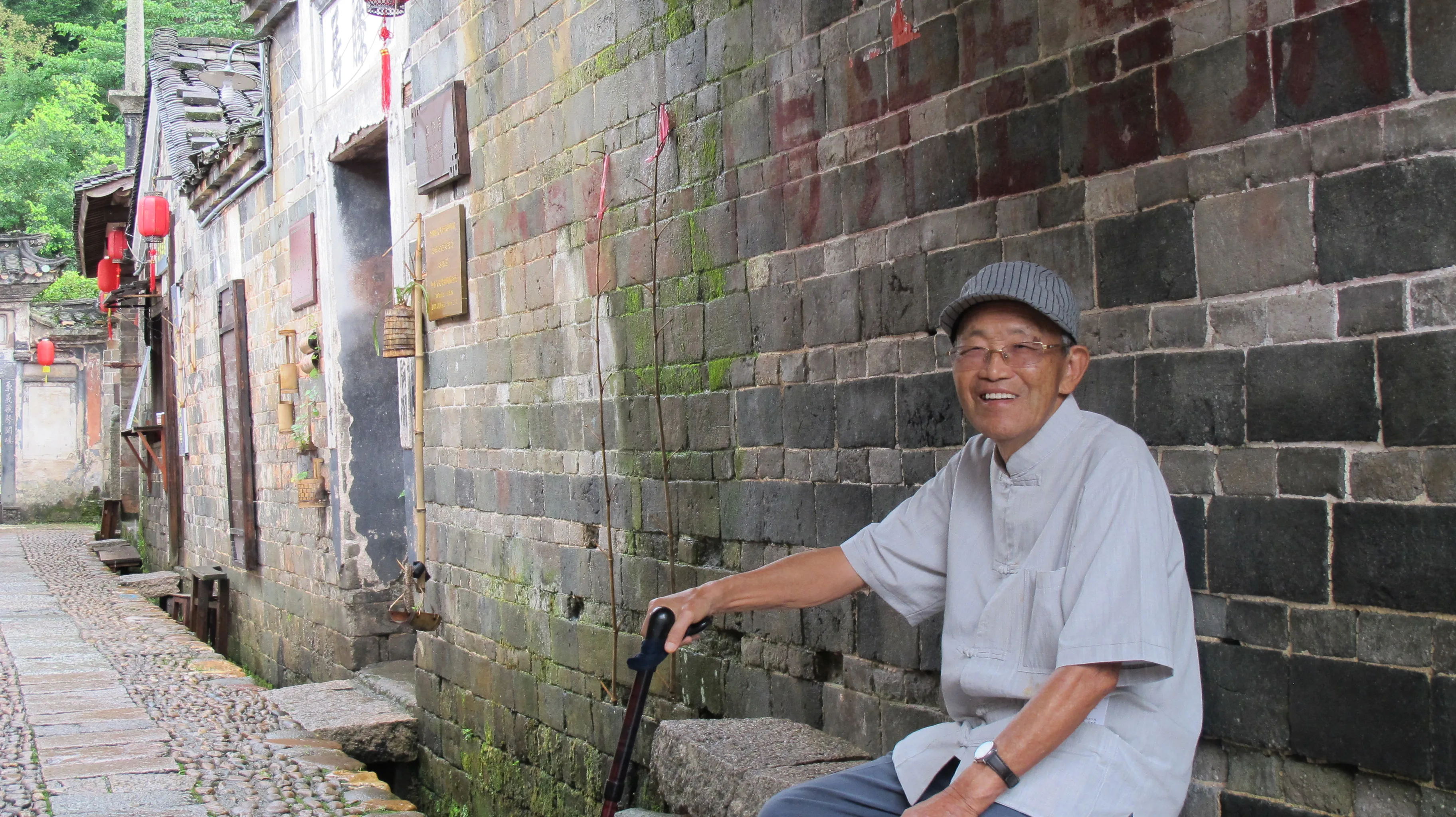 陳運棟是繼鍾建英之後，為《中原》撰稿的苗栗本土客家人，他長期受《中原》內容薰陶，1978年出版《客家人》，成為台灣客家研究先驅。何來美攝