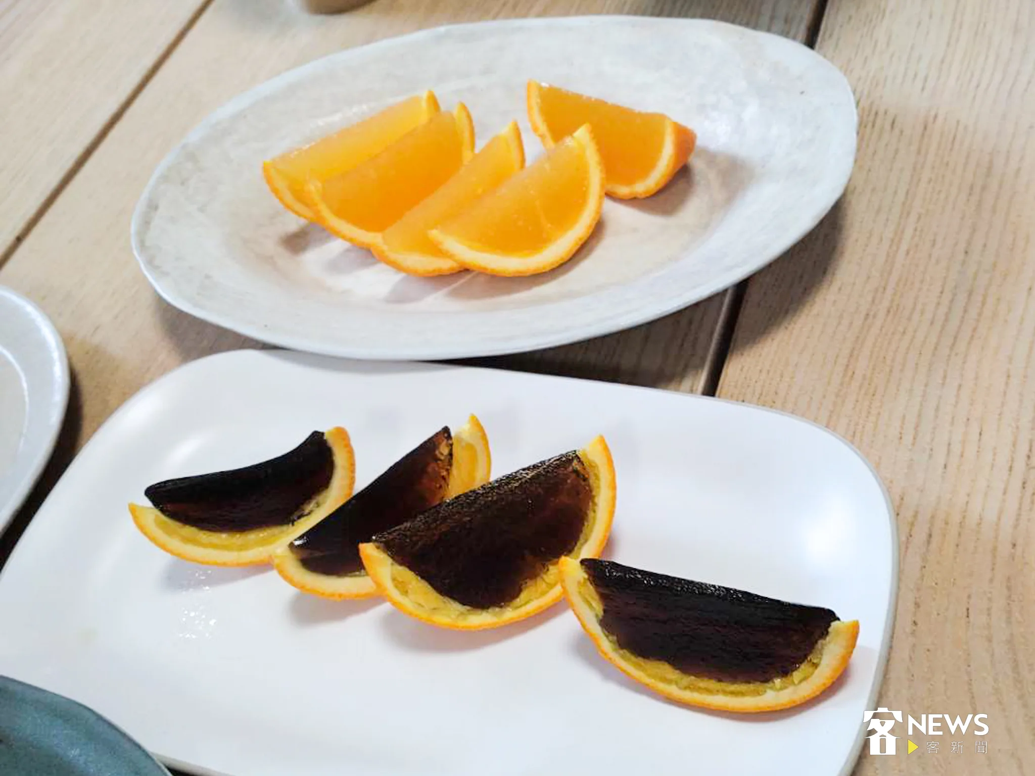 快閃店將推出「黑色幽默」菜單,其中就有辣味的「柑橘果凍」、甘甜的「仙草凍」,柯亞希望大家吃到這些快閃創意料理時,能驚豔「這居然是甜的!」、「這居然是仙草」等,像玩遊戲一樣,來場顛覆視覺、味覺的美食饗宴!《客新聞》翻攝