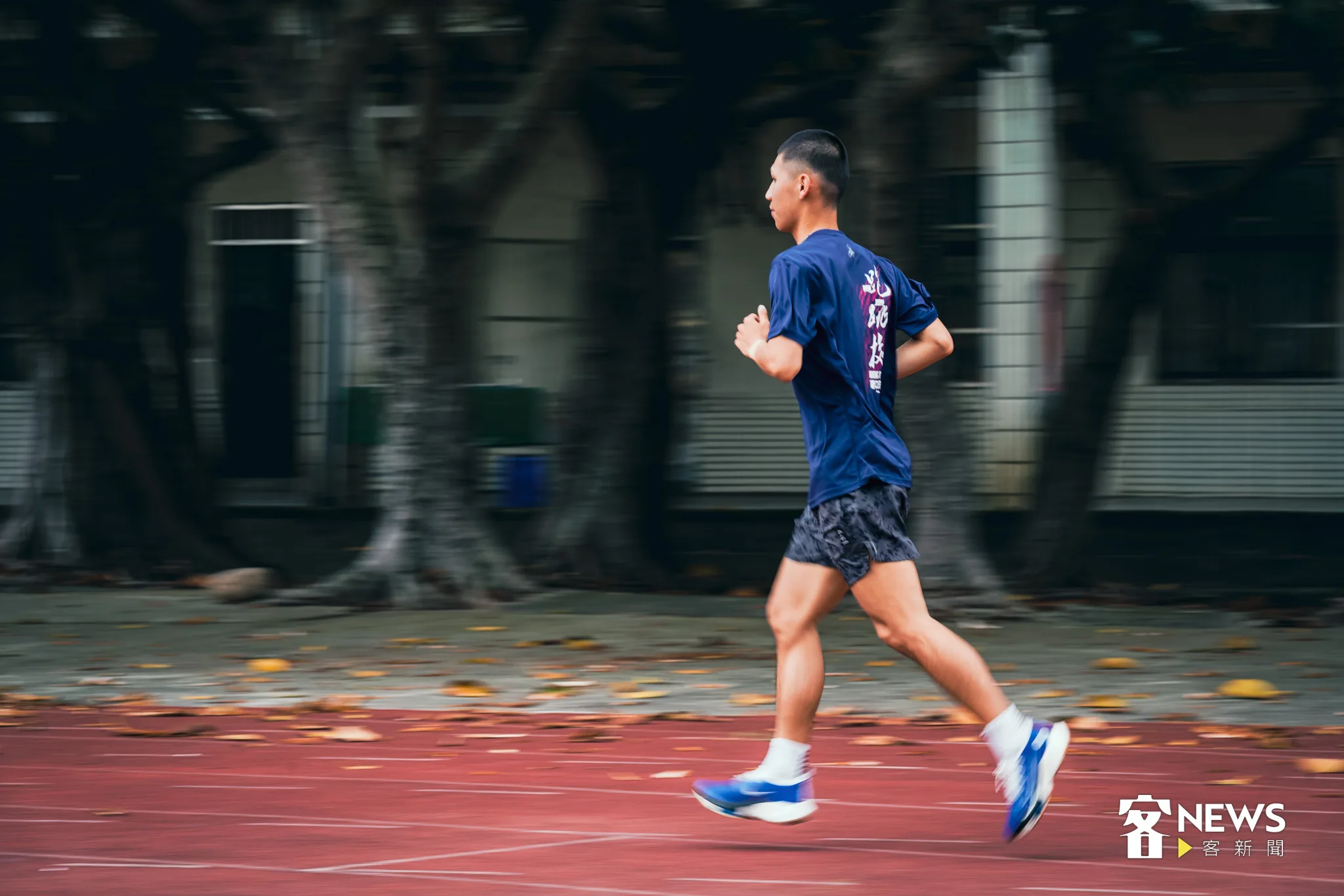 新竹縣湖口高中田徑選手徐立紘，雙破112年全中運5千及1萬公尺高男組紀錄。宋佩遙攝。