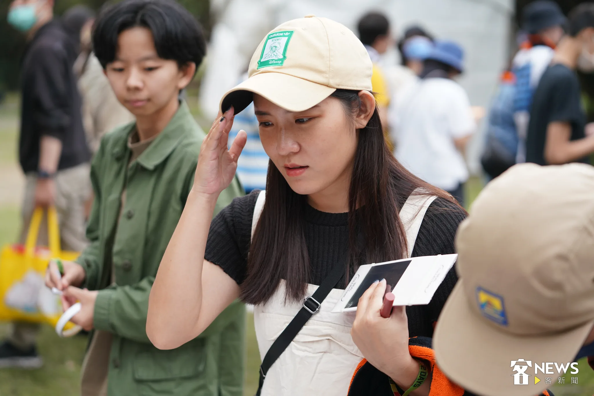 來自美濃的鄉親寫下「腳踏車」，認為最代表心目中的客家。李台源攝