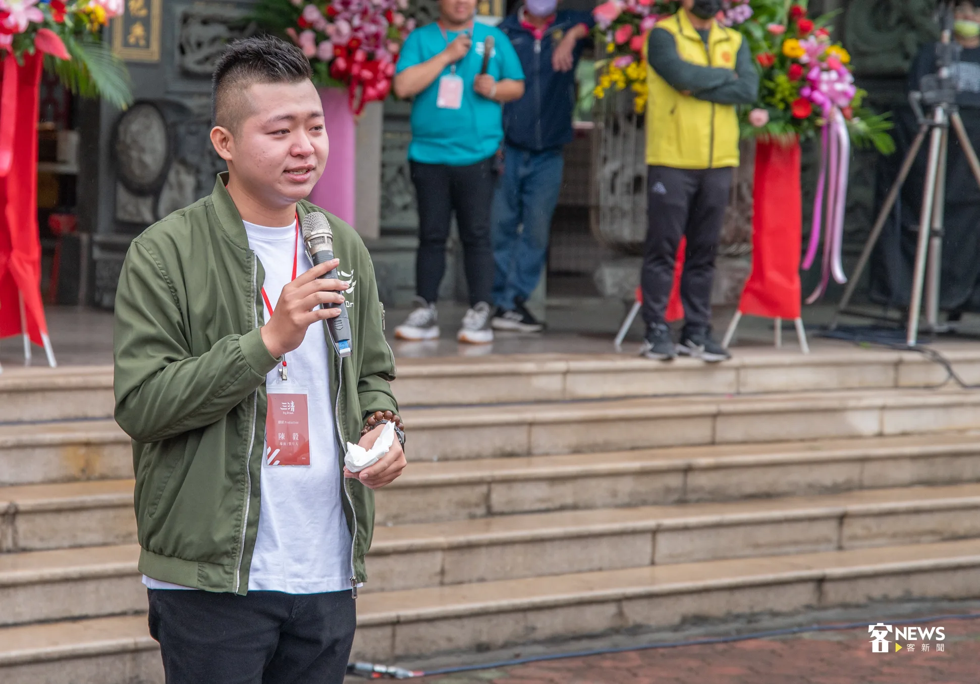 導演陳毅上台前未開口，看到現場高朋滿座的與會嘉賓，感動落淚。洪俊傑攝