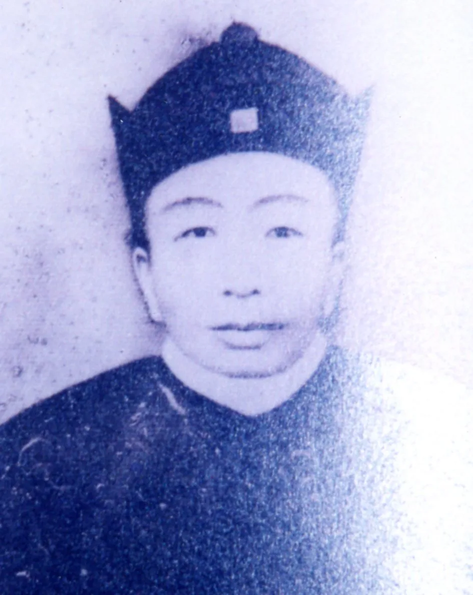 吳湯興(興官)是清末秀才,率領新苗軍抗日,在彰化八卦山戰役壯烈犧牲,夫人黃賢妹投井獲救後絕食而亡殉夫。何來美翻攝