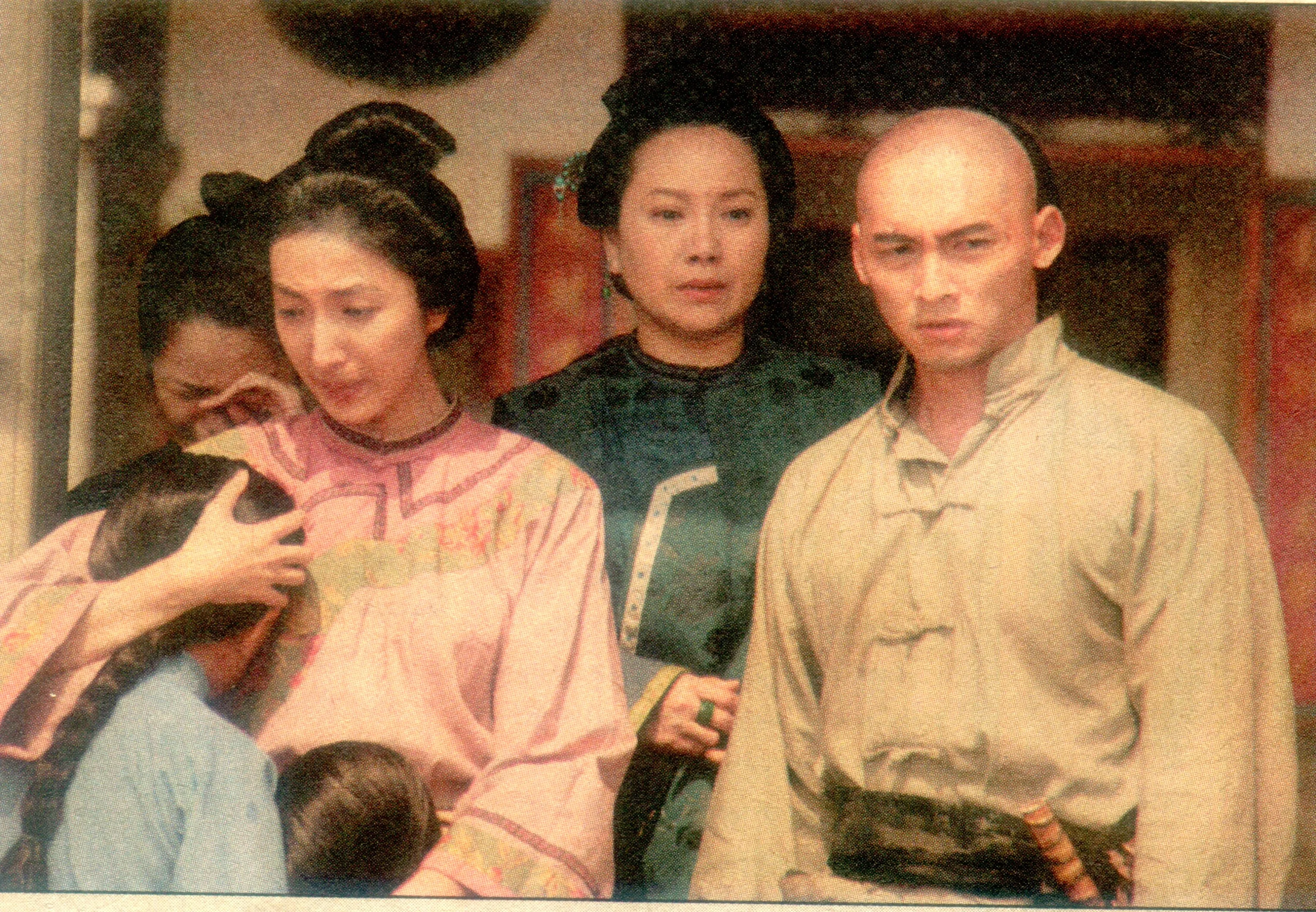 作家李喬將吳湯興、黃賢妹夫婦抗日動人故事,寫成《情歸大地》劇本,拍成電影「一八九五」,由温昇豪、楊謹華飾演。海鵬影業公司提供