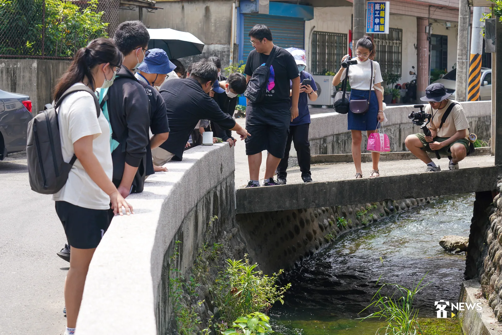 貫穿苗栗市的水圳「田寮圳」,成為苗栗市居民的群體記憶。何柏均攝
