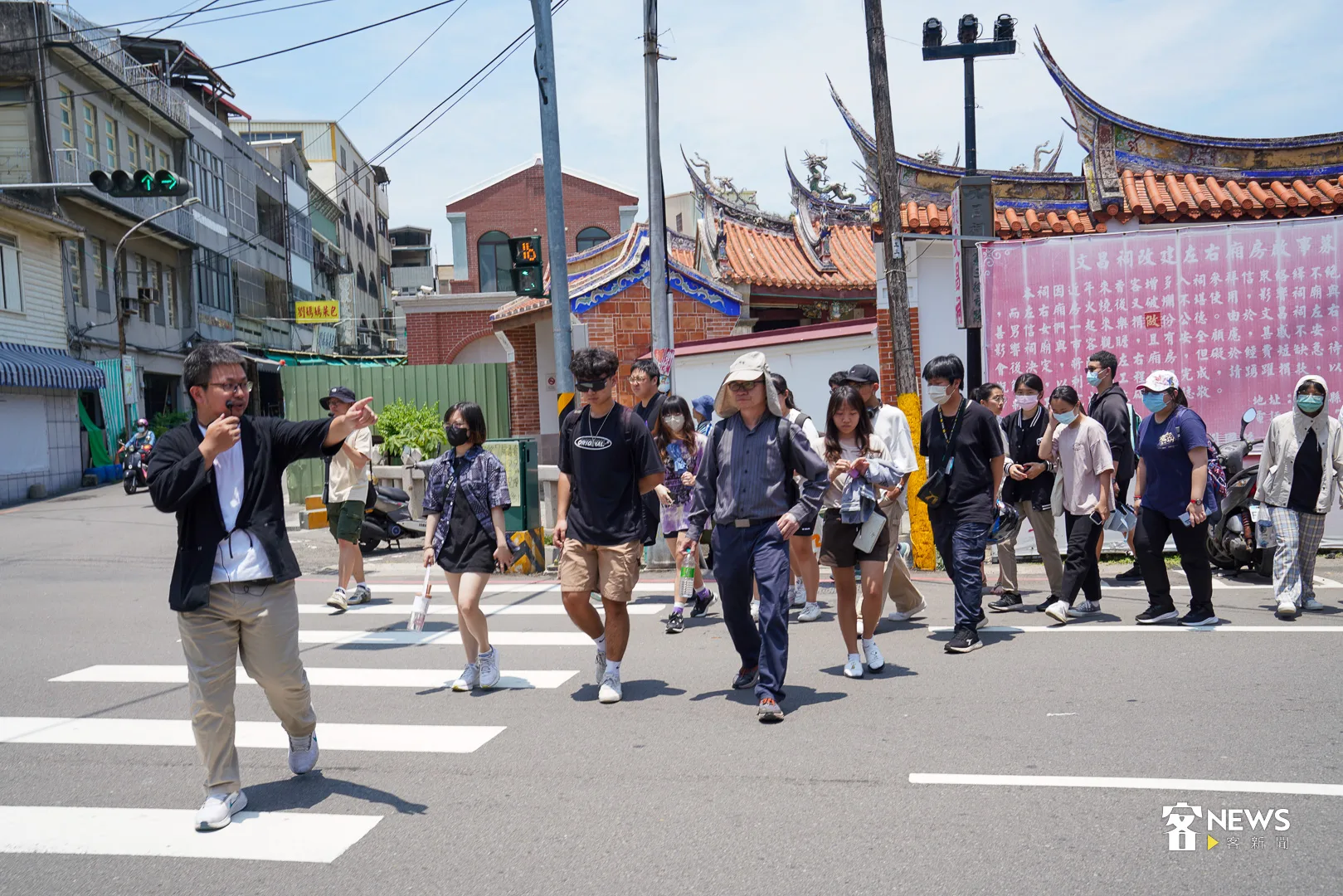 走讀在苗栗的大街小巷。何柏均攝