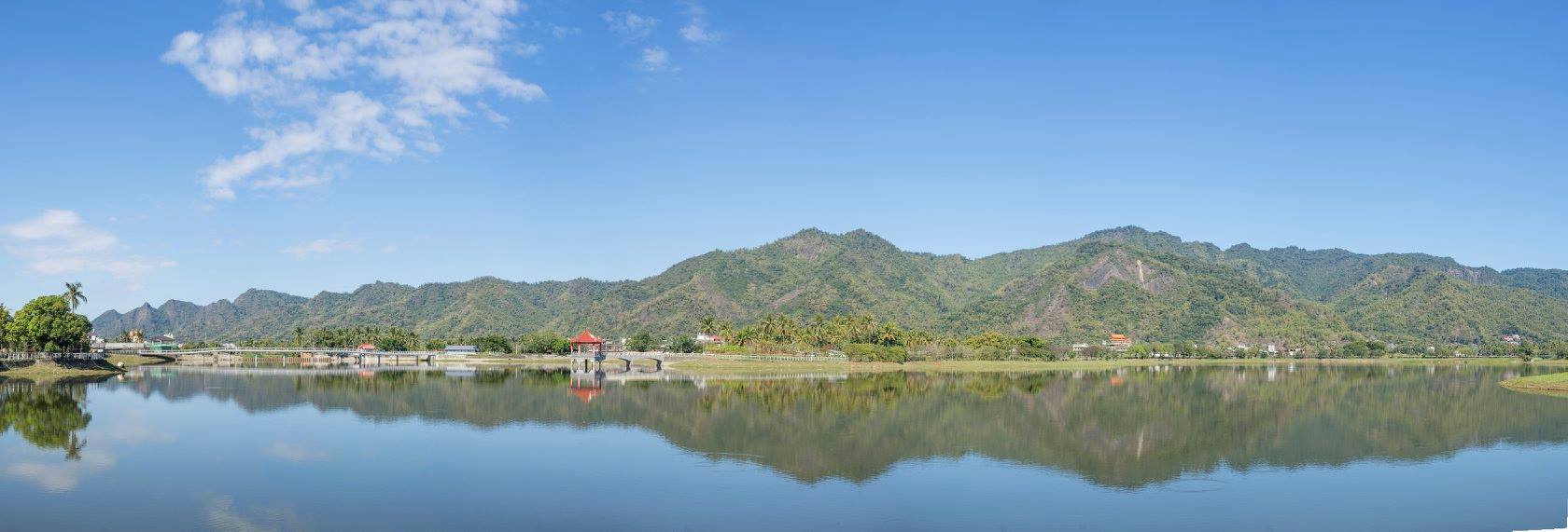 美濃湖與山景。洪俊傑攝