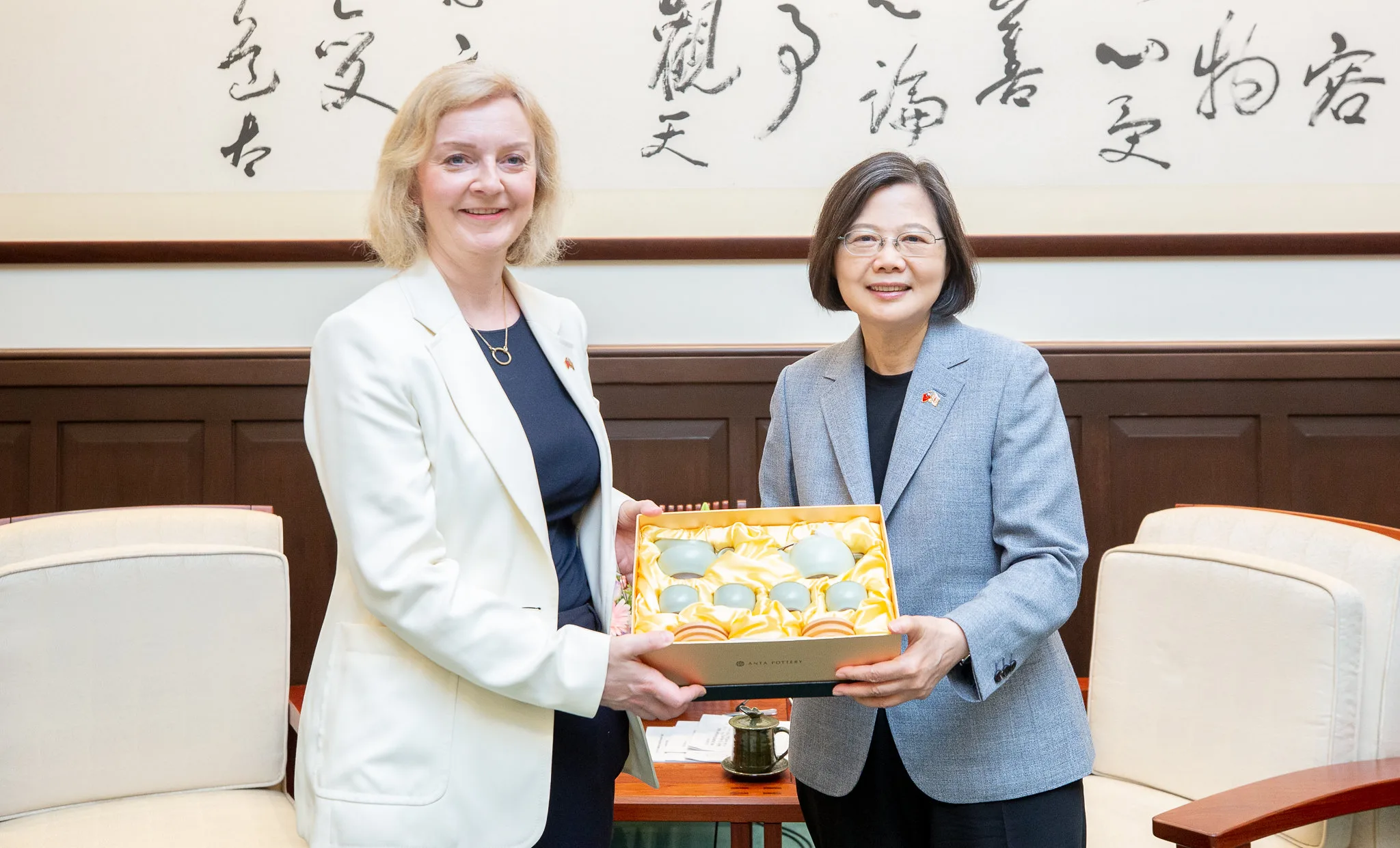 總統接見「英國前首相特拉斯下議員」。總統府提供