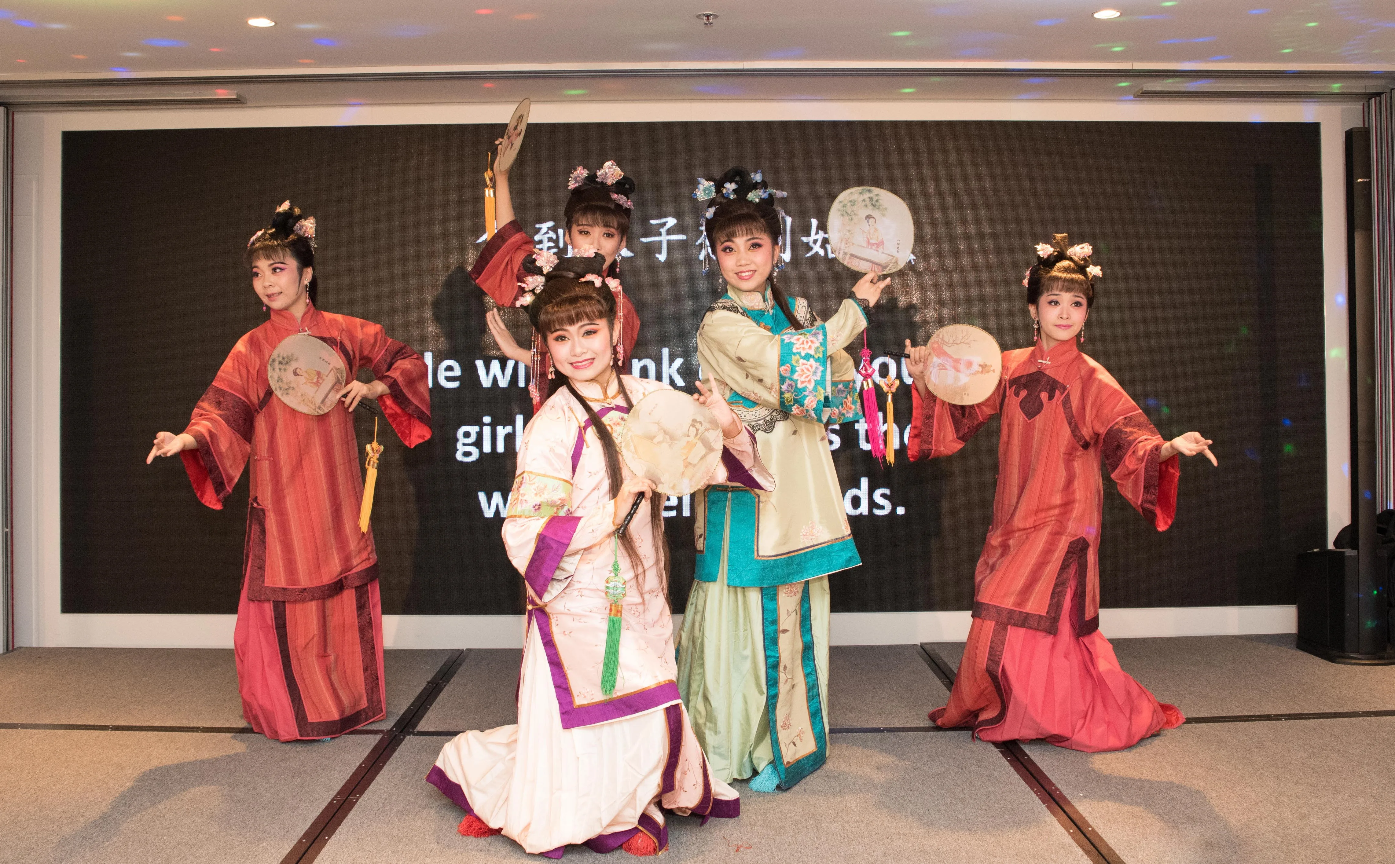 榮興客家採茶劇團海外展演劇照。榮興客家採茶劇團提供