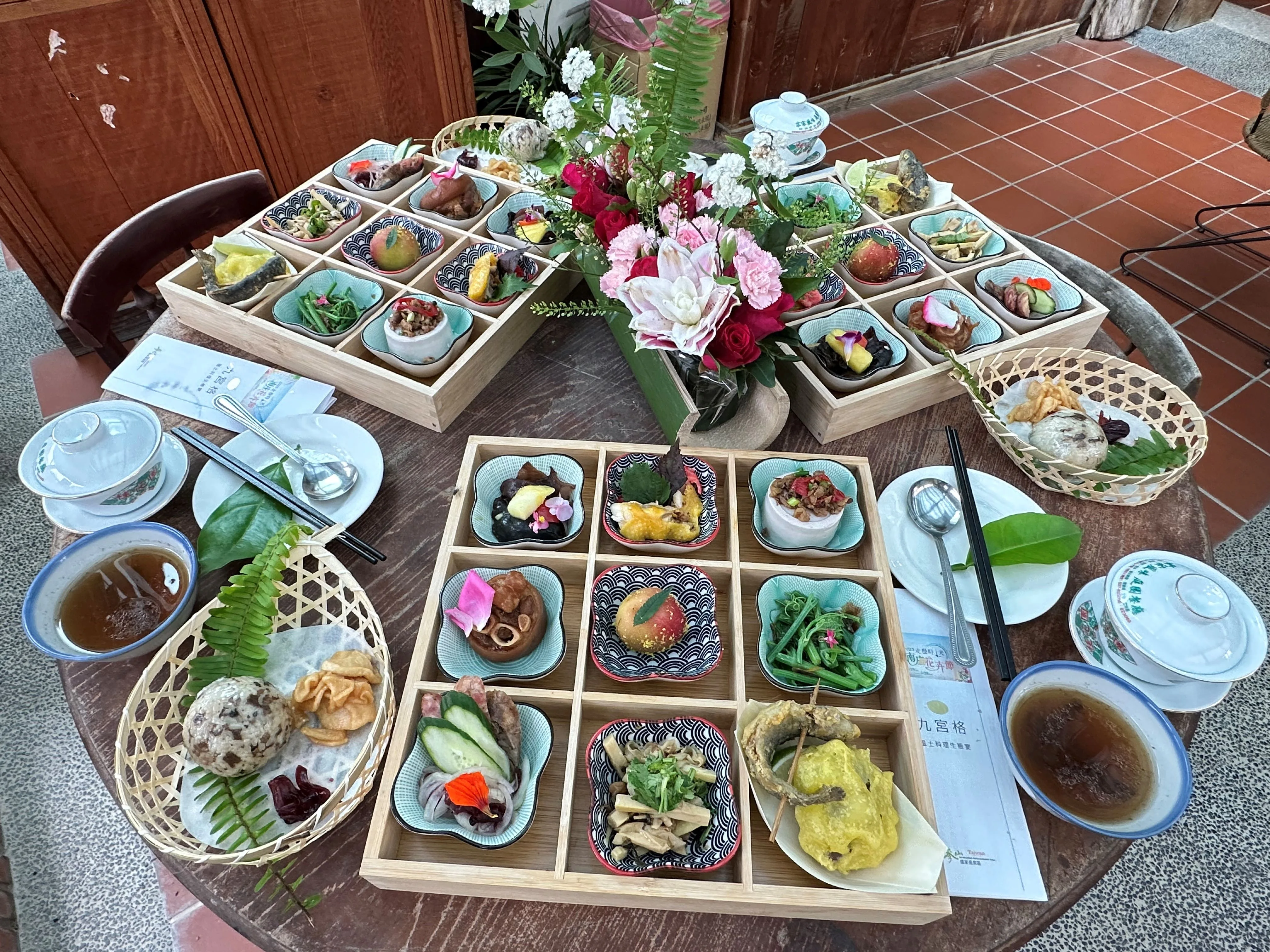 南庄花卉節的九宮格生態餐桌。作者提供