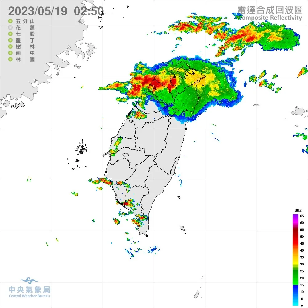 5月19日凌晨2:50的雷達回波圖，清晰可見煙囪雲。中央氣象局提供